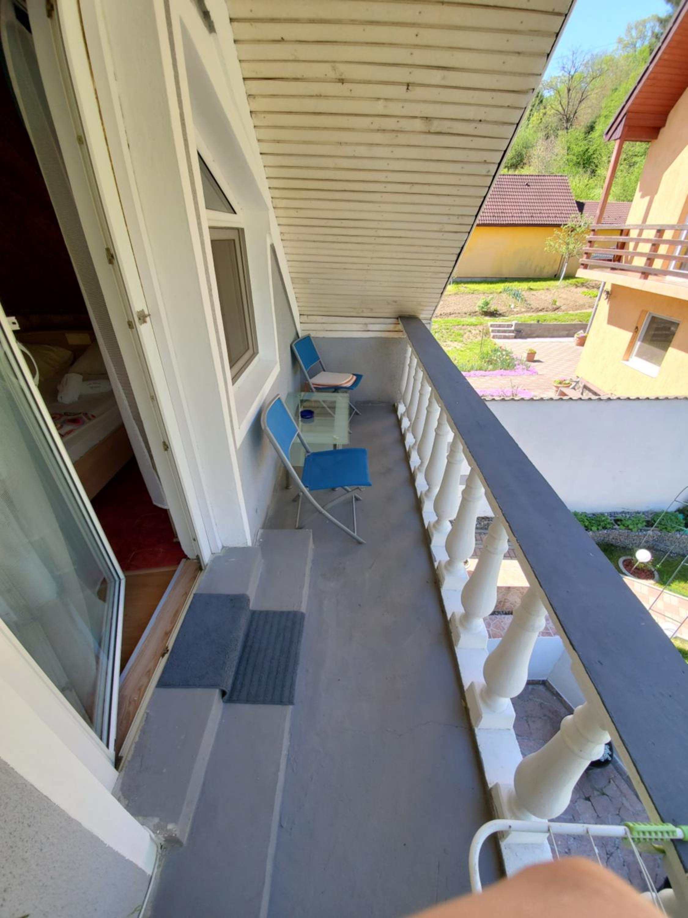 Double Room with Balcony - Photo 9