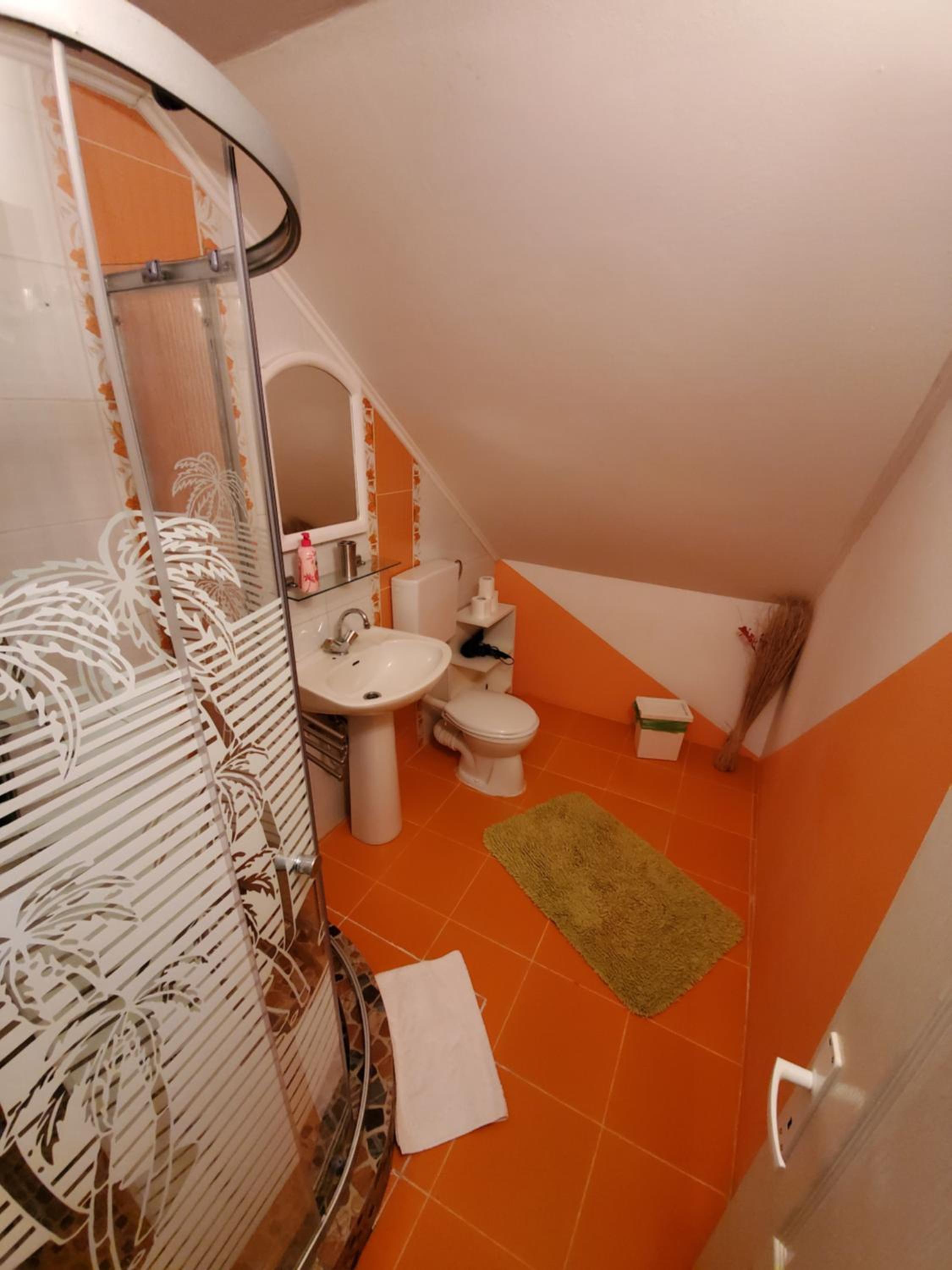 Double Room with Balcony - Photo 10