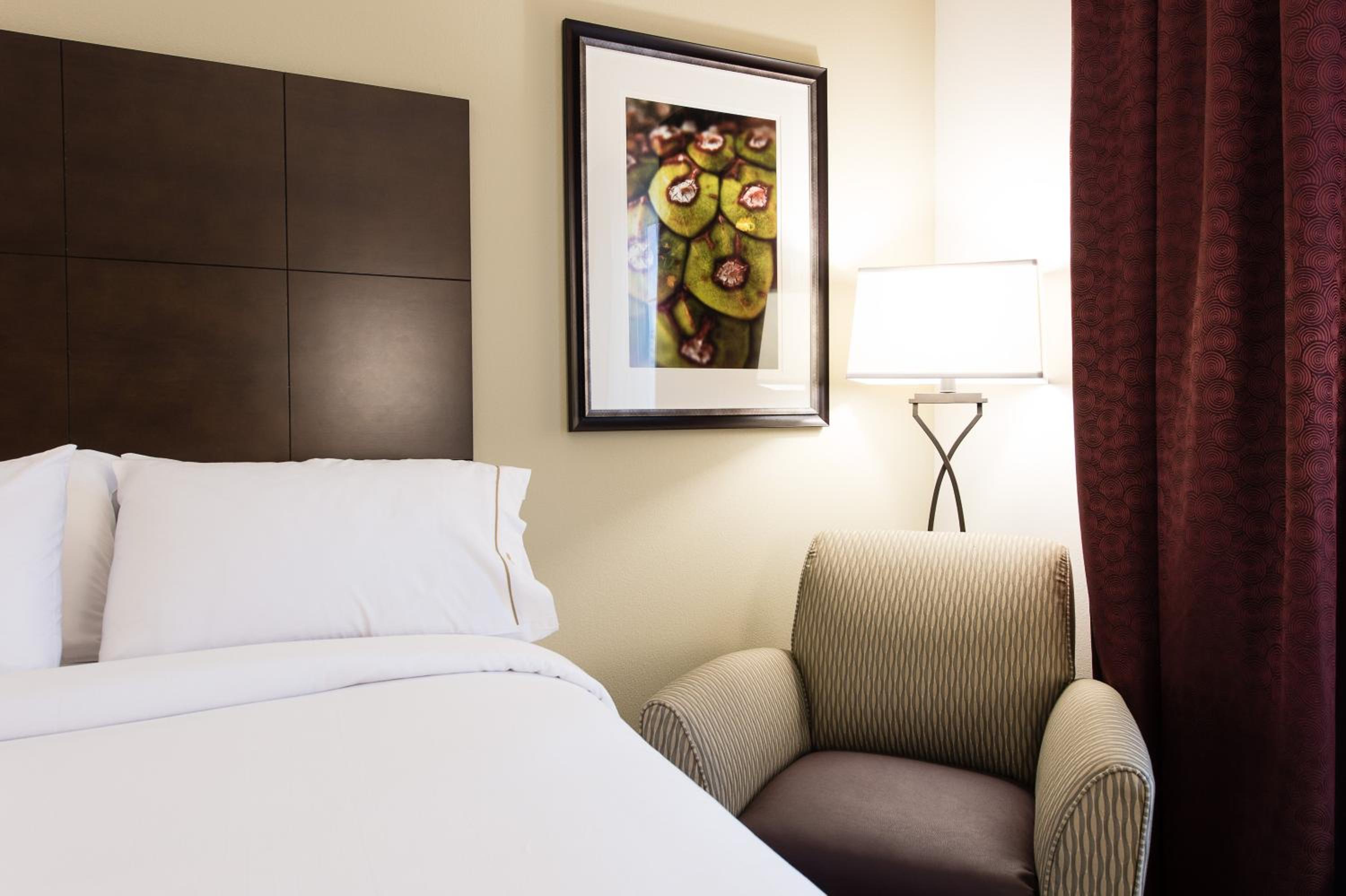 Standard King Room photo 2