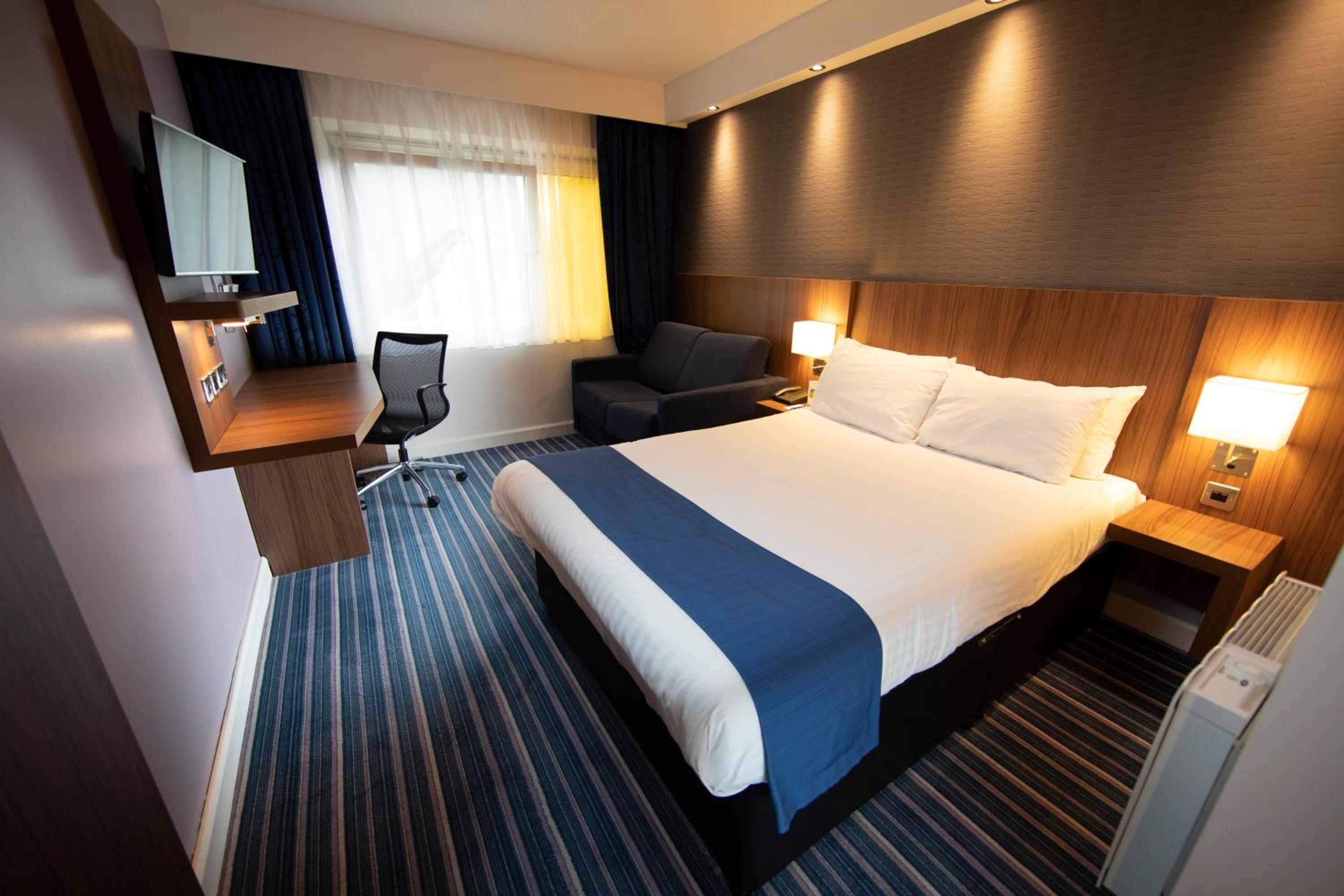 Standard Double Room with Single Sofa Bed and Free Hot Breakfast - Photo 1