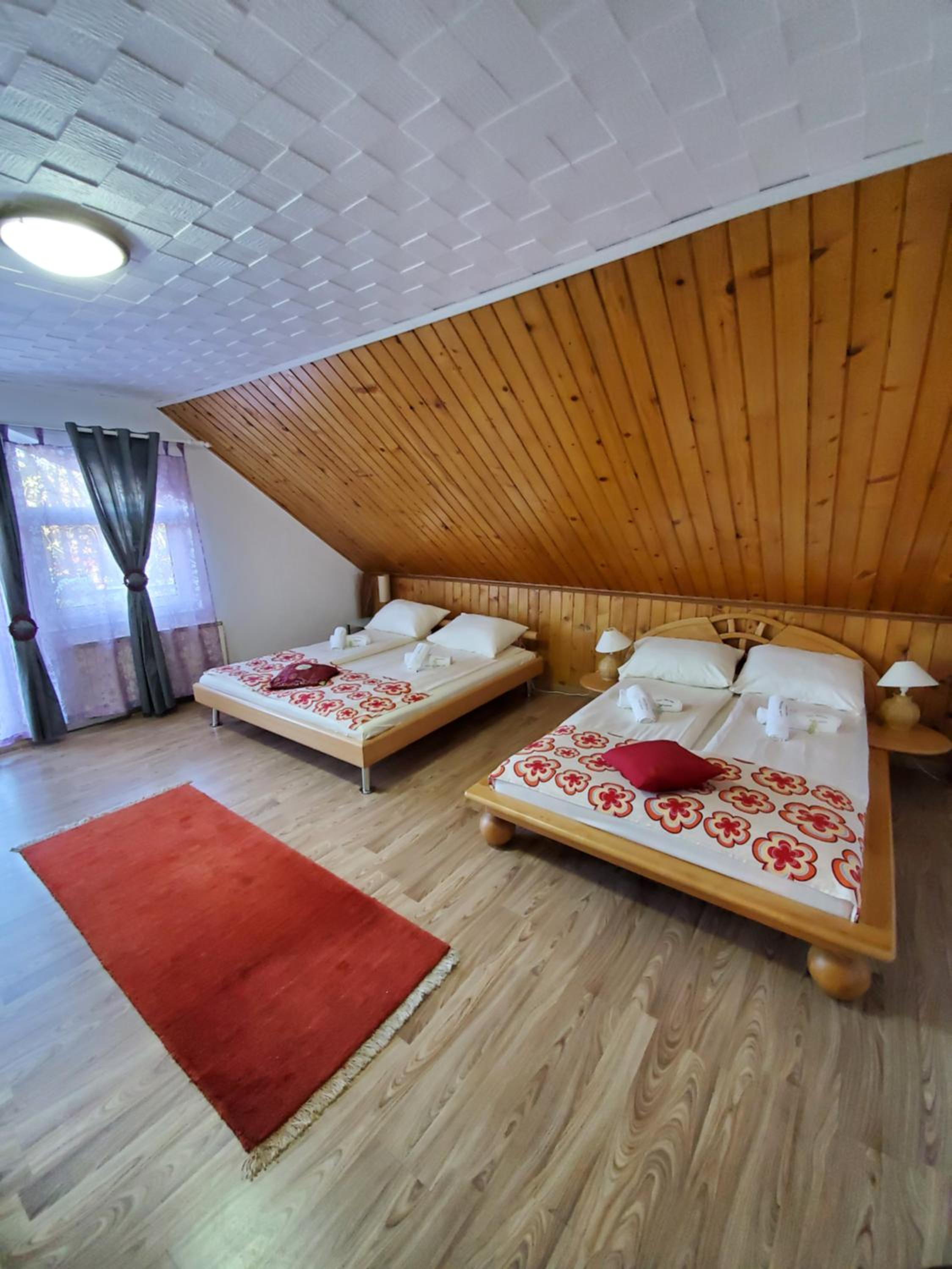 Superior Twin Room with City View - Photo 1