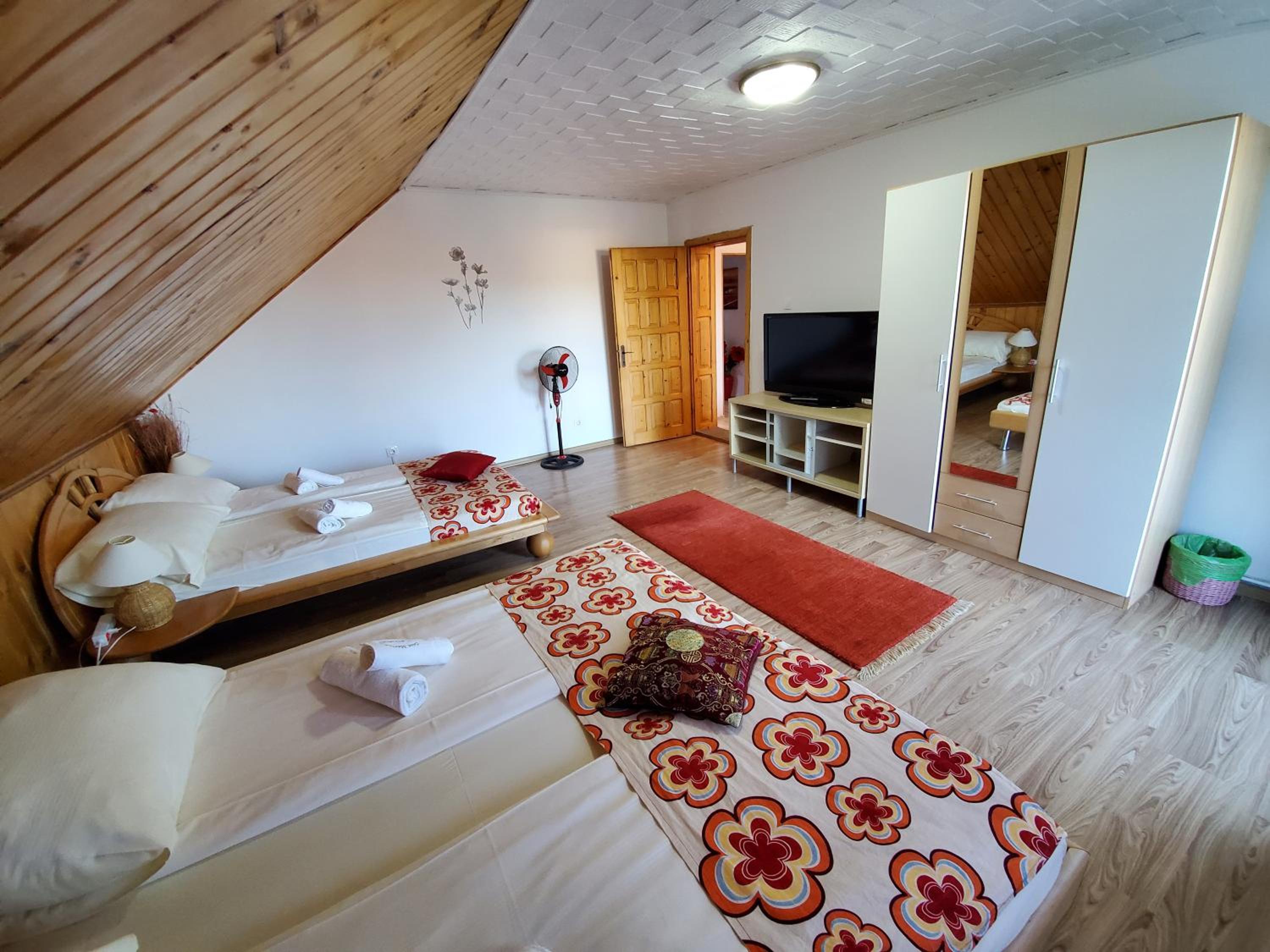Superior Twin Room with City View - Photo 10