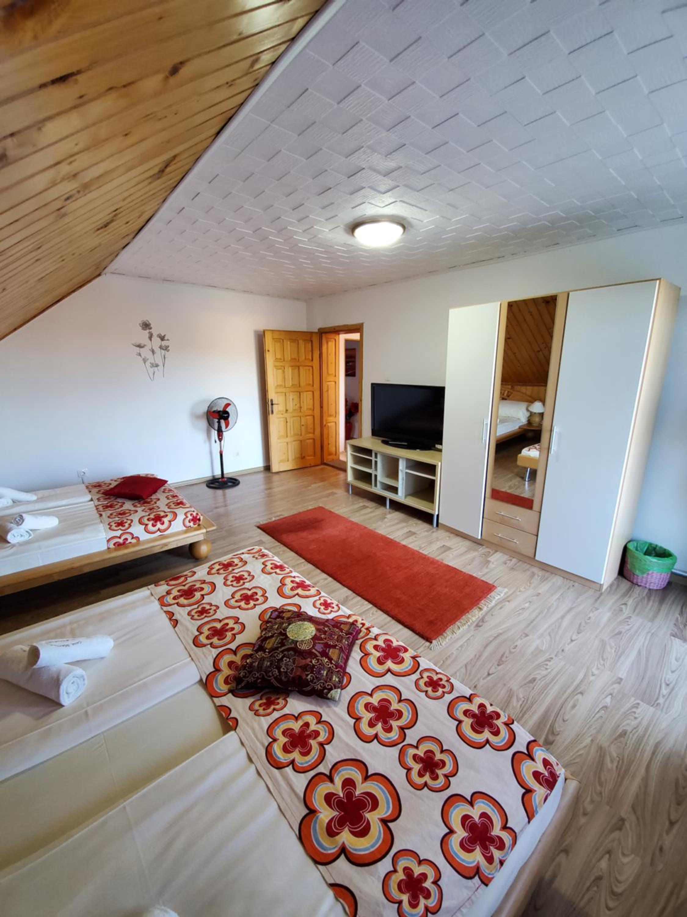 Superior Twin Room with City View - Photo 7