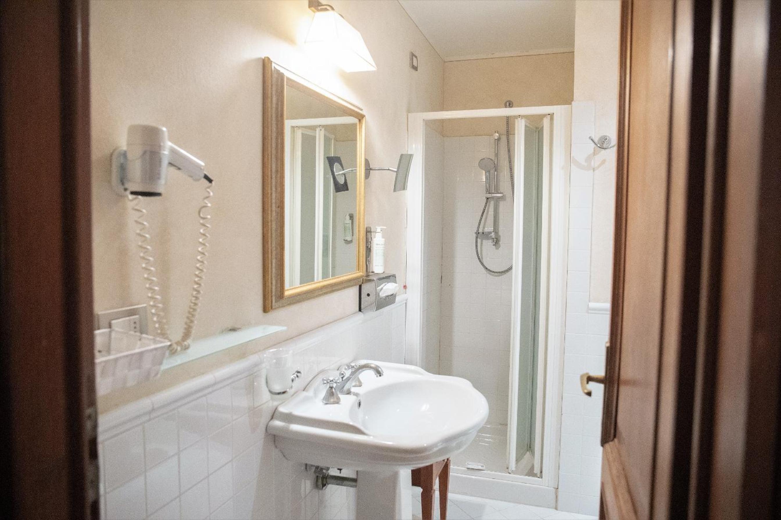 Classic Double or Twin Room - Photo 2
