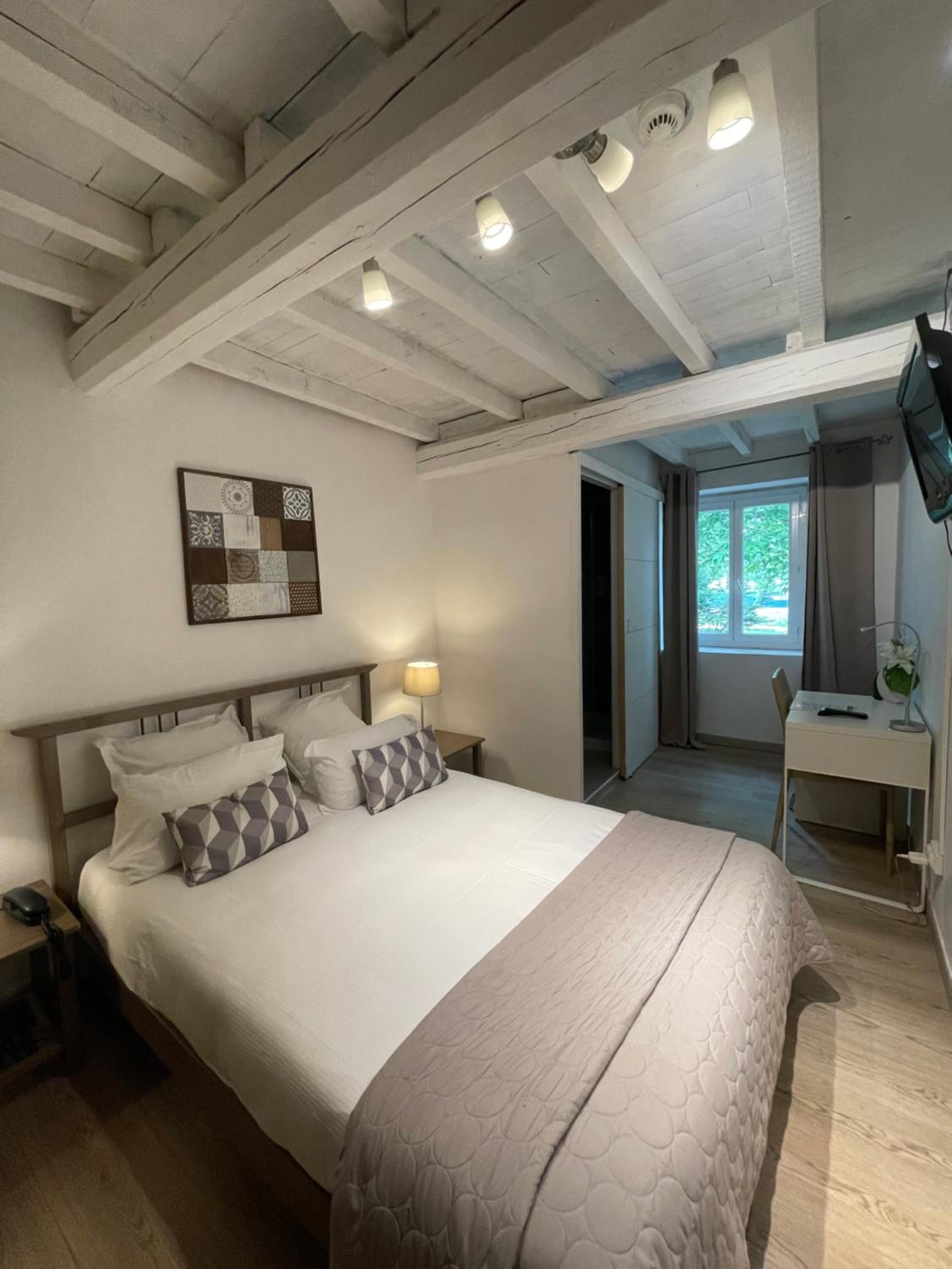 Standard Double Room - Photo 1