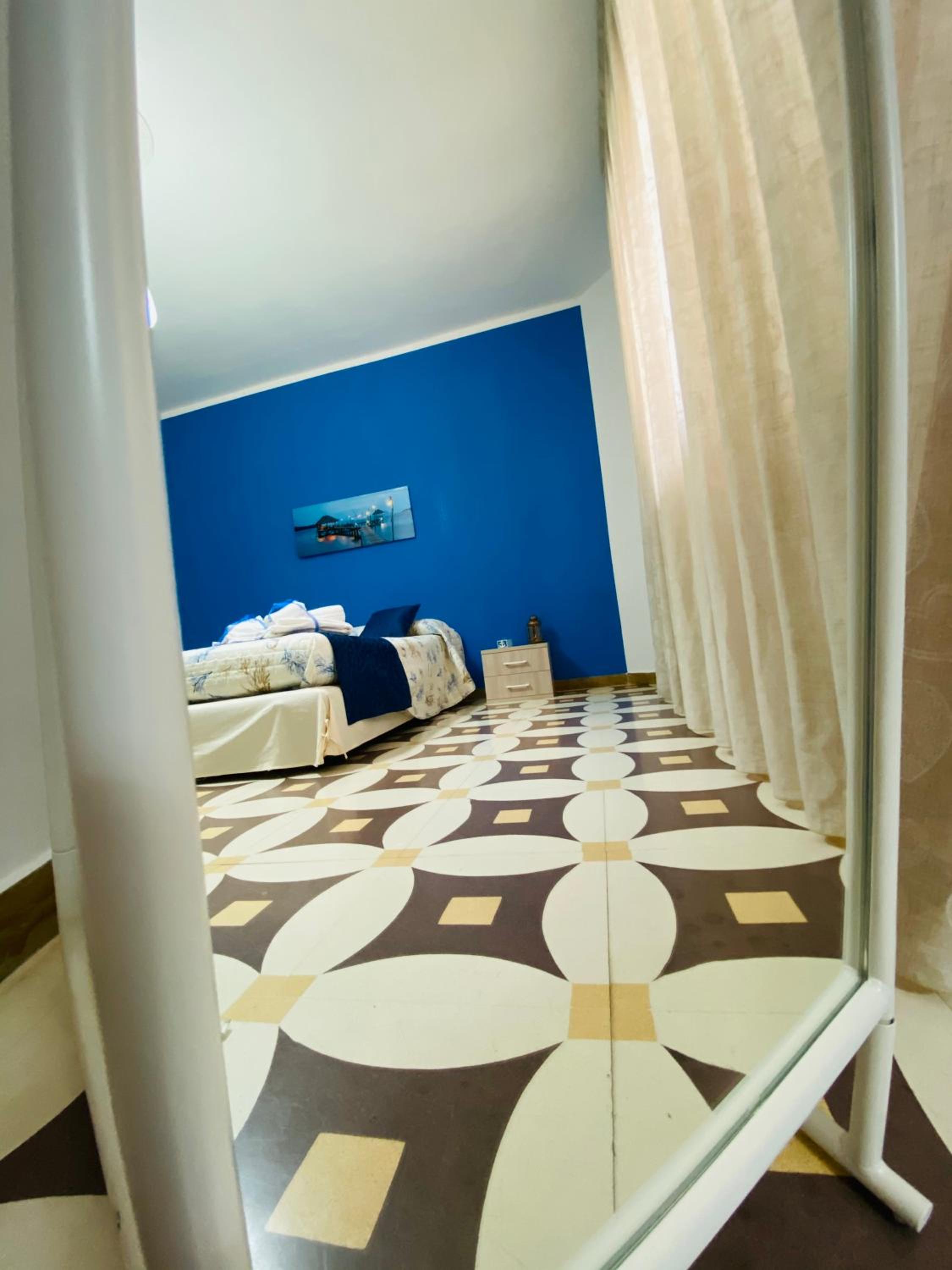 Queen Room - Photo 13