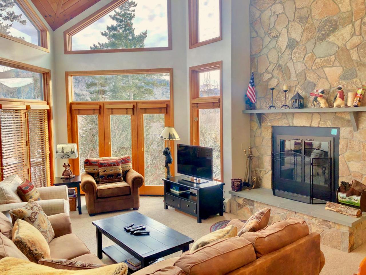 Five-Bedroom House photo 1