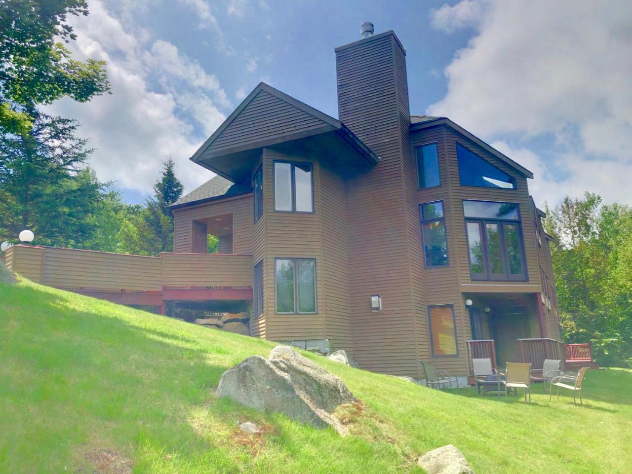 Five-Bedroom House photo 3