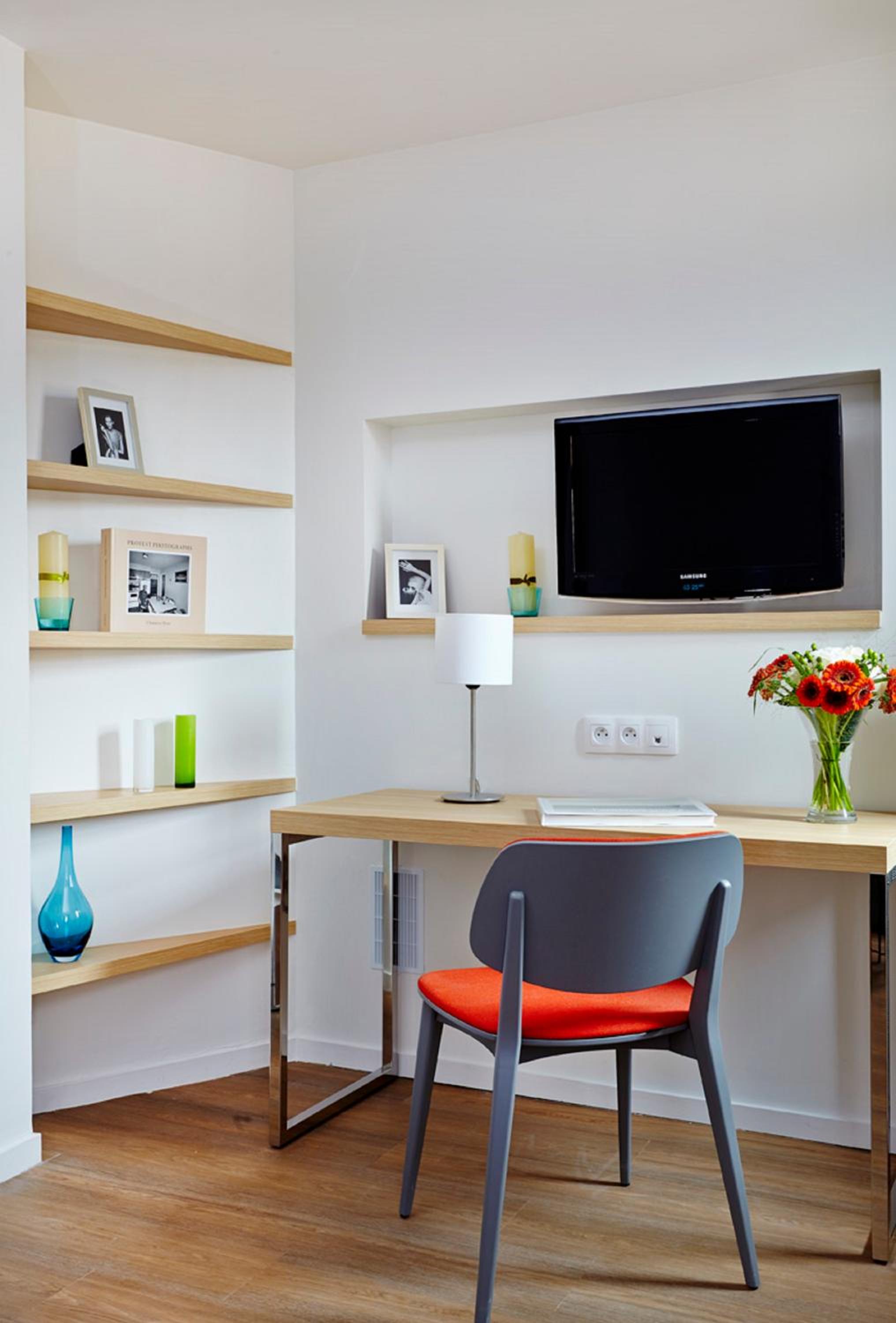 Deluxe One-Bedroom Apartment with Air Conditioning - Photo 1