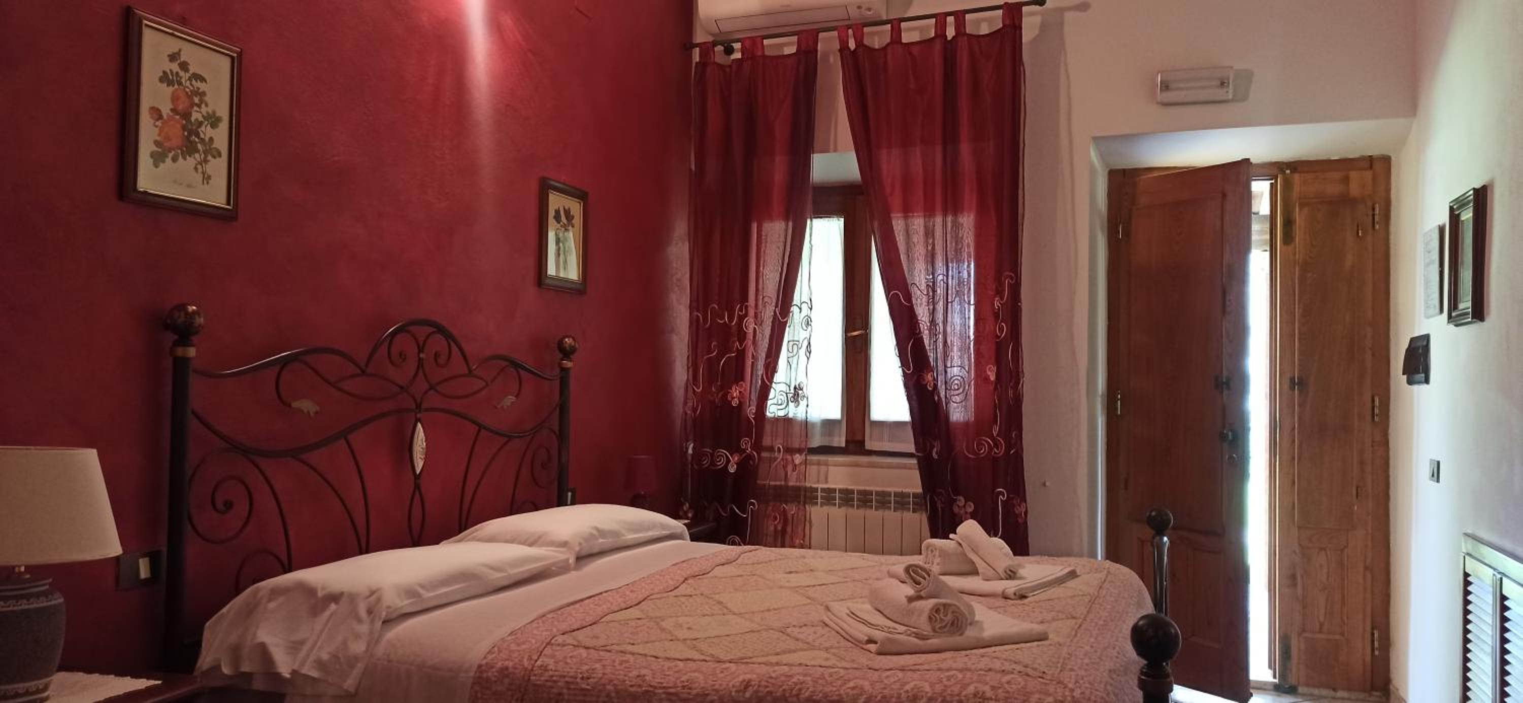 Double Room with Private Bathroom - Photo 11