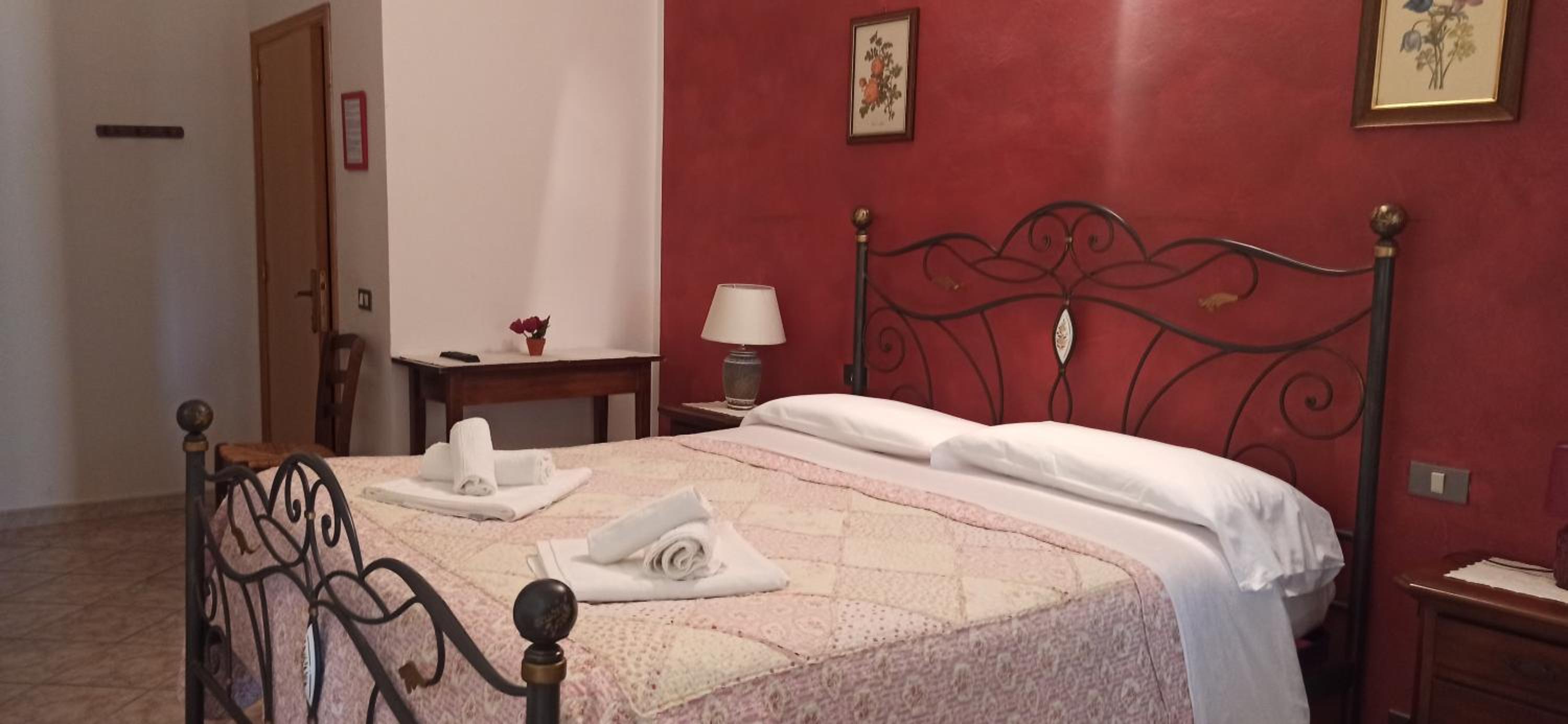 Double Room with Private Bathroom - Photo 8