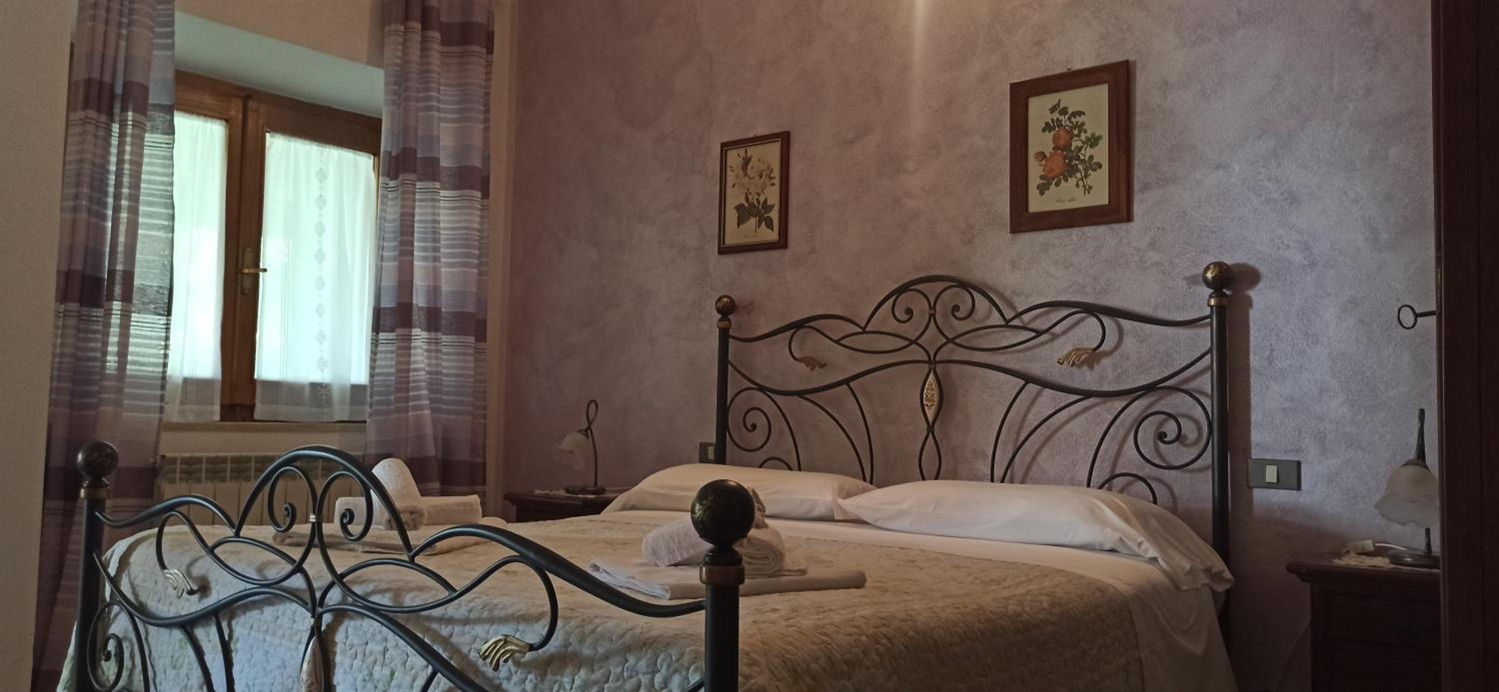 Double Room with Private Bathroom - Photo 12