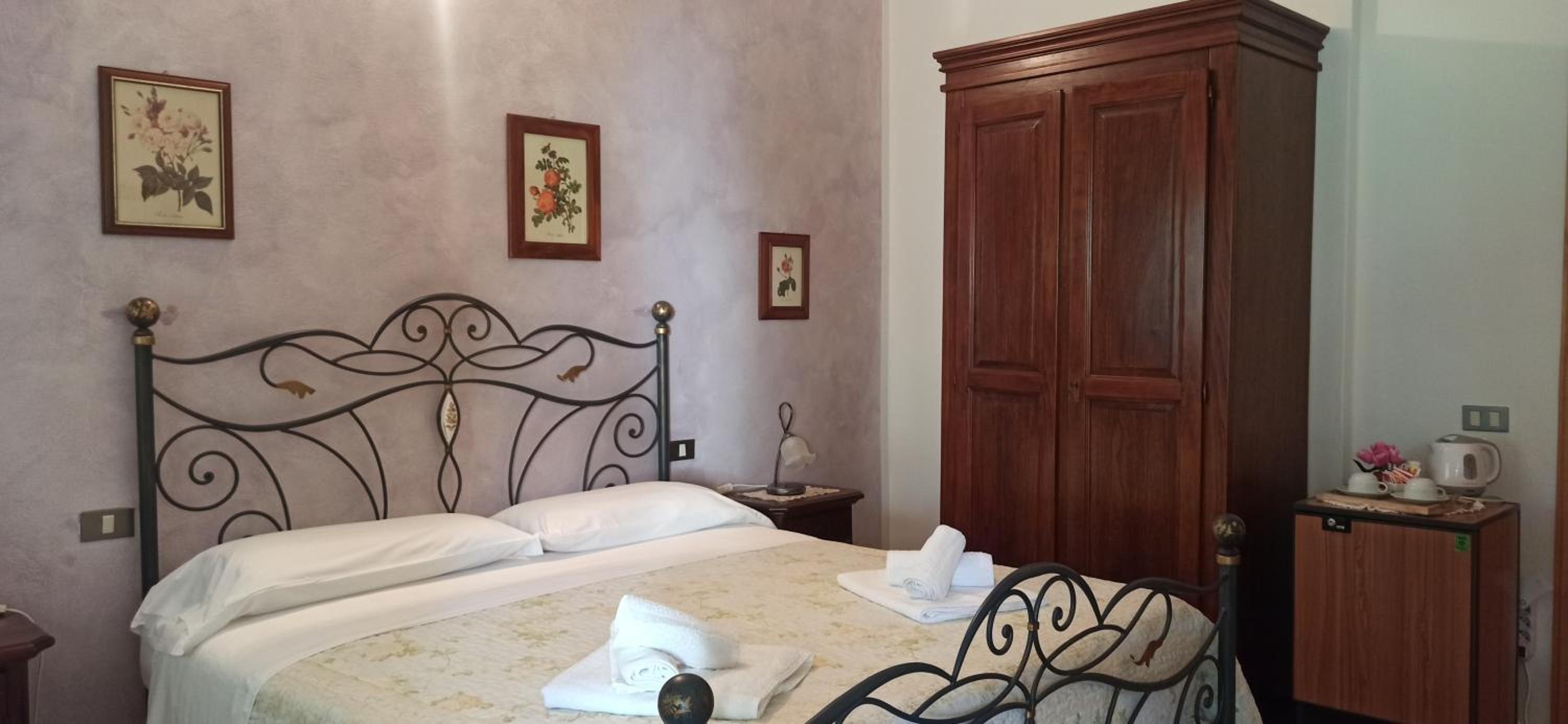 Double Room with Private Bathroom - Photo 7