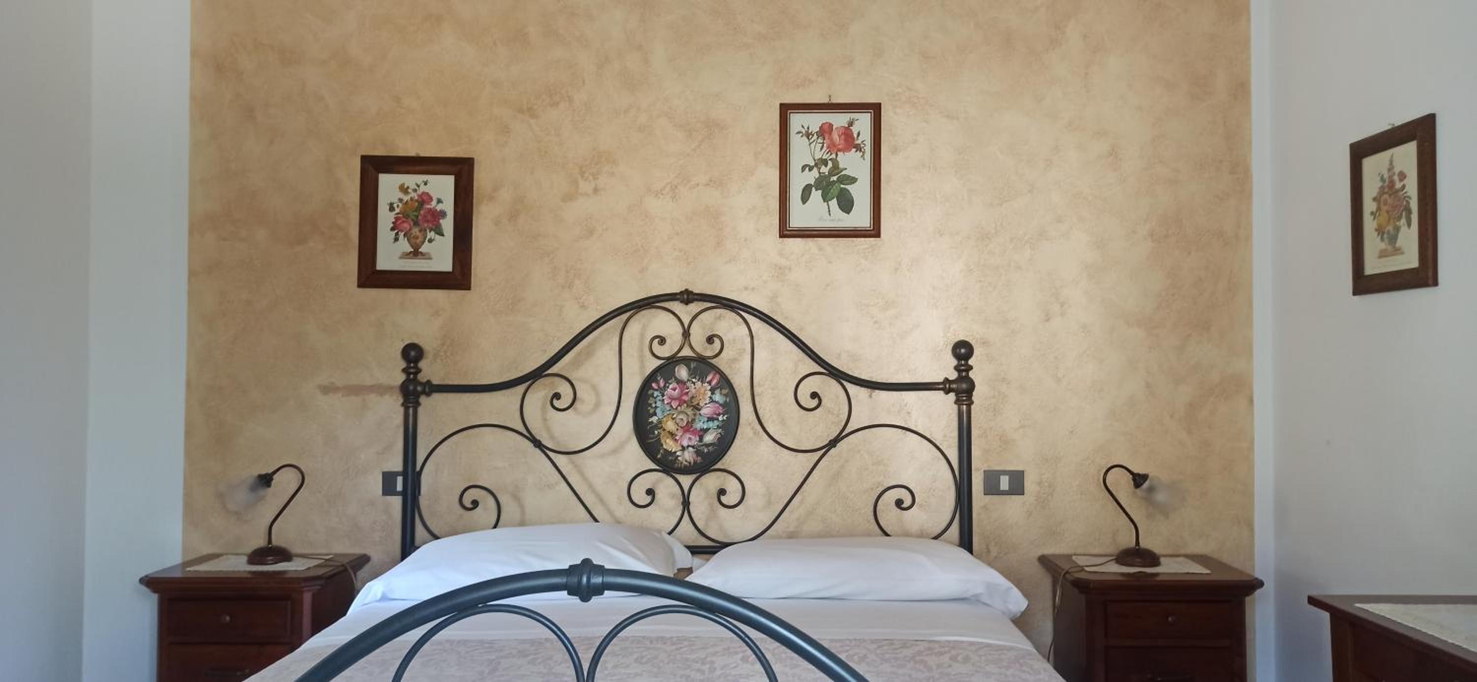 Double Room with Private Bathroom - Photo 9