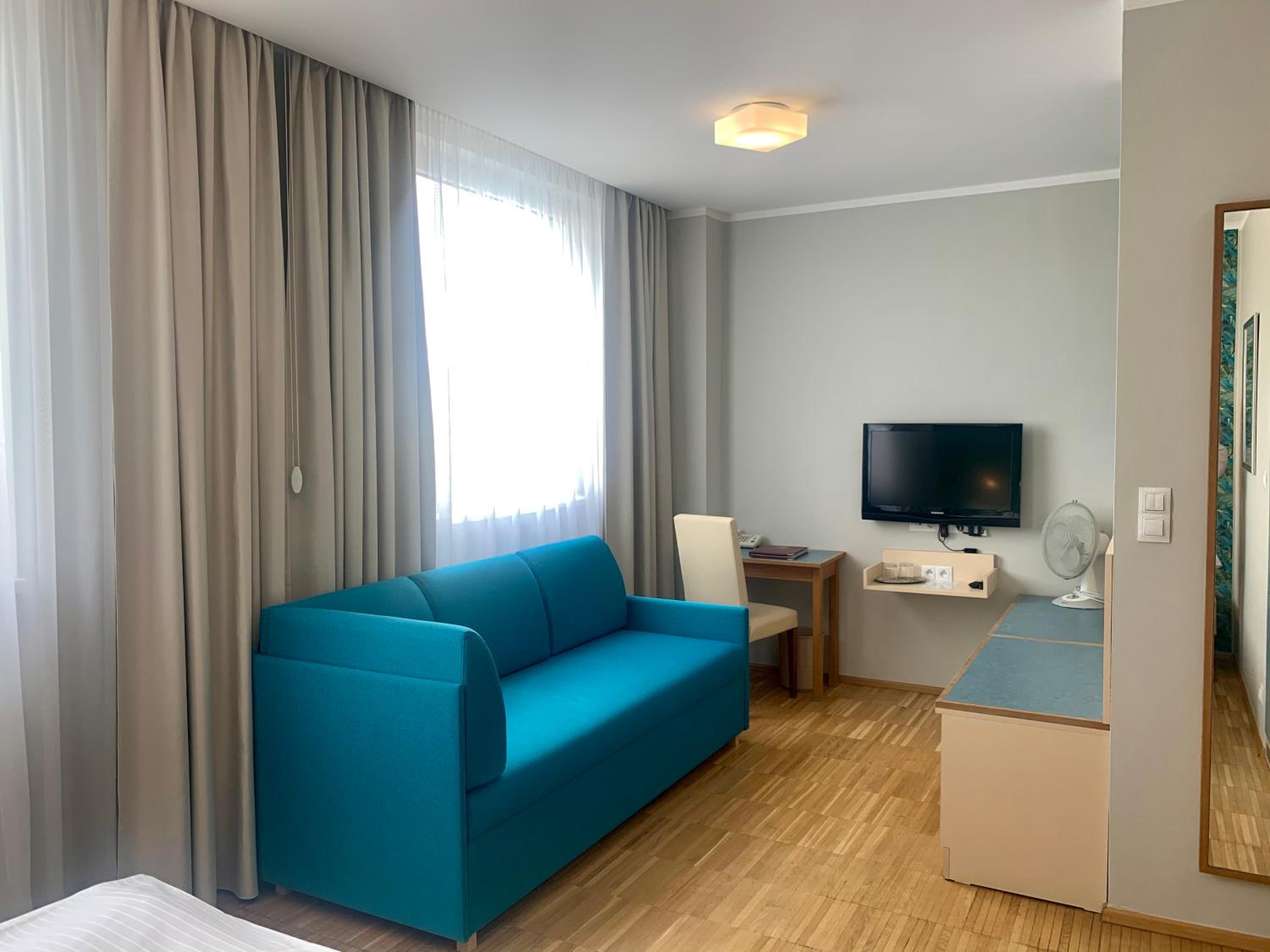 Standard Double Room - Photo 10