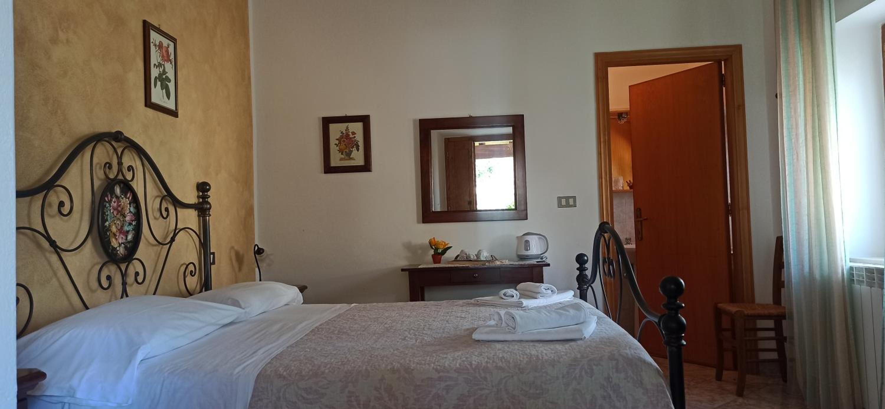 Double Room with Private Bathroom - Photo 16