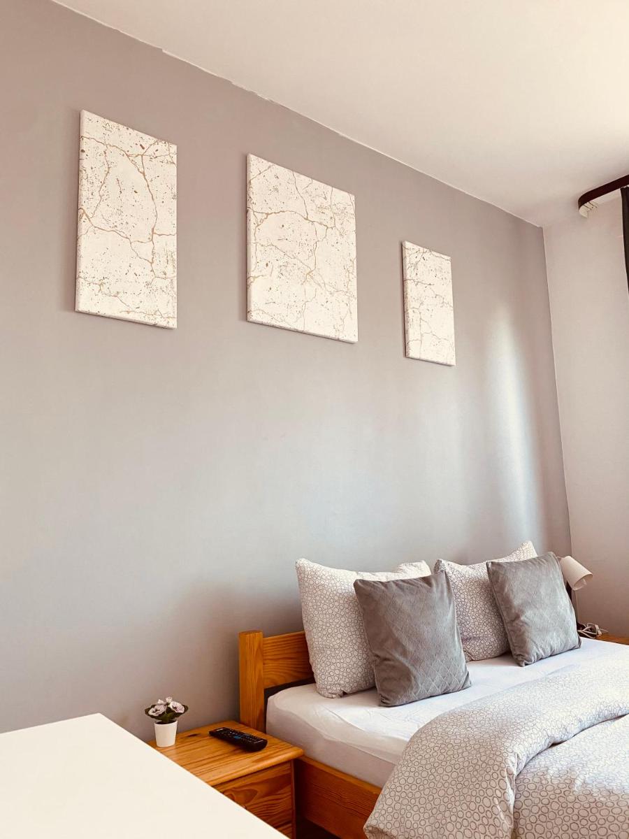 Standard Double Room with Shared Bathroom photo 2