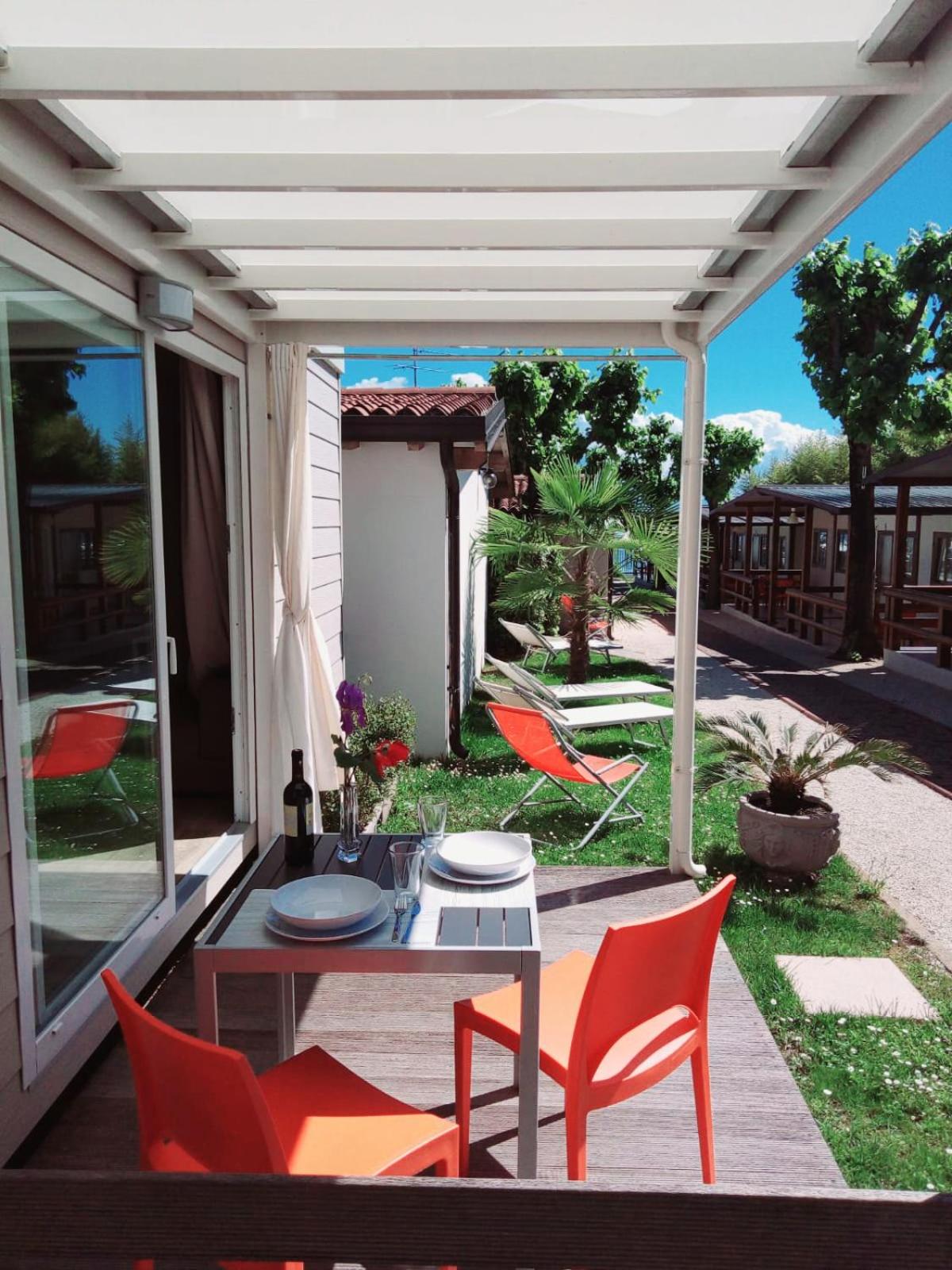 One-Bedroom Mobile Home photo 2