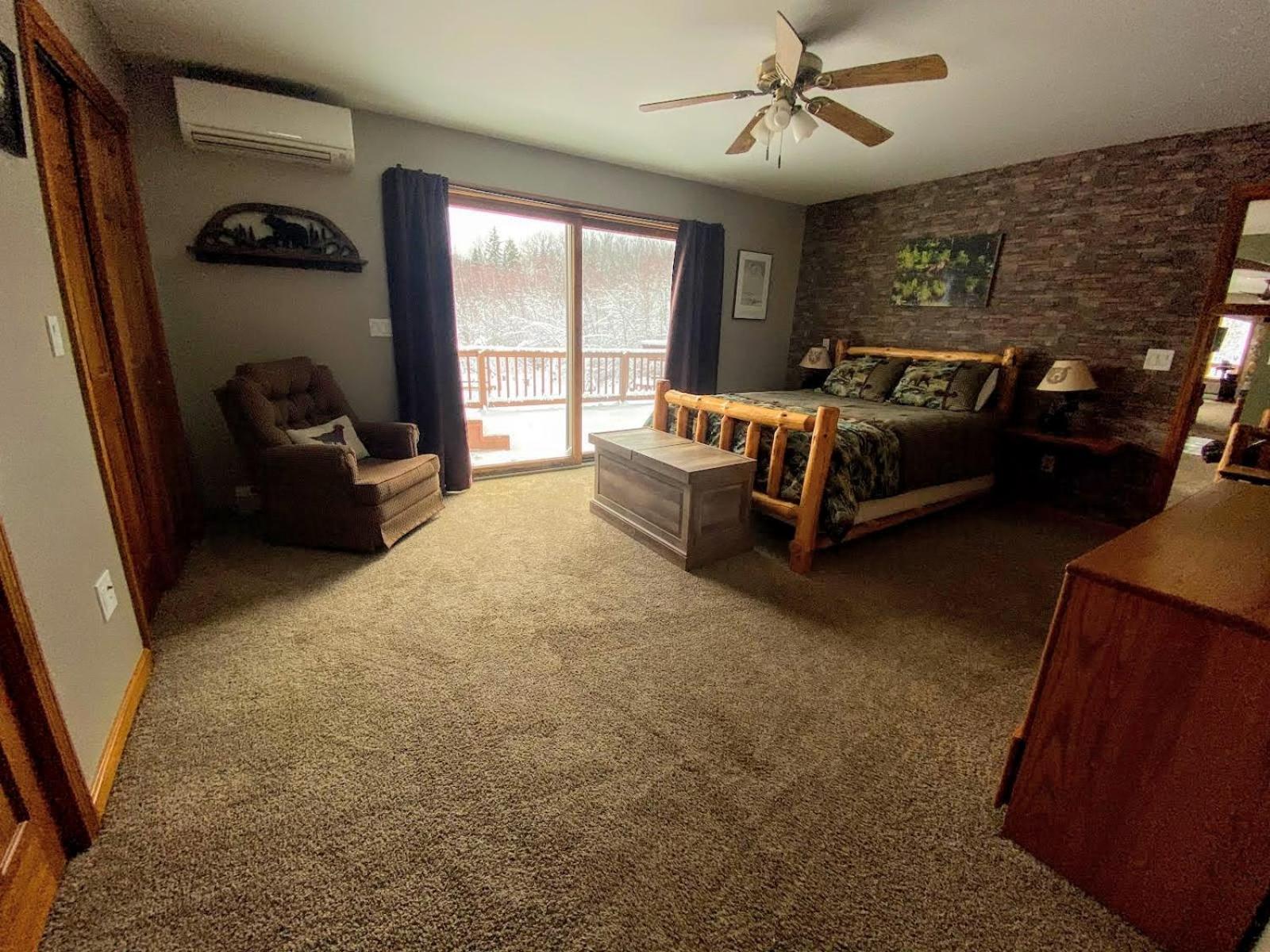 Five-Bedroom House - Photo 26
