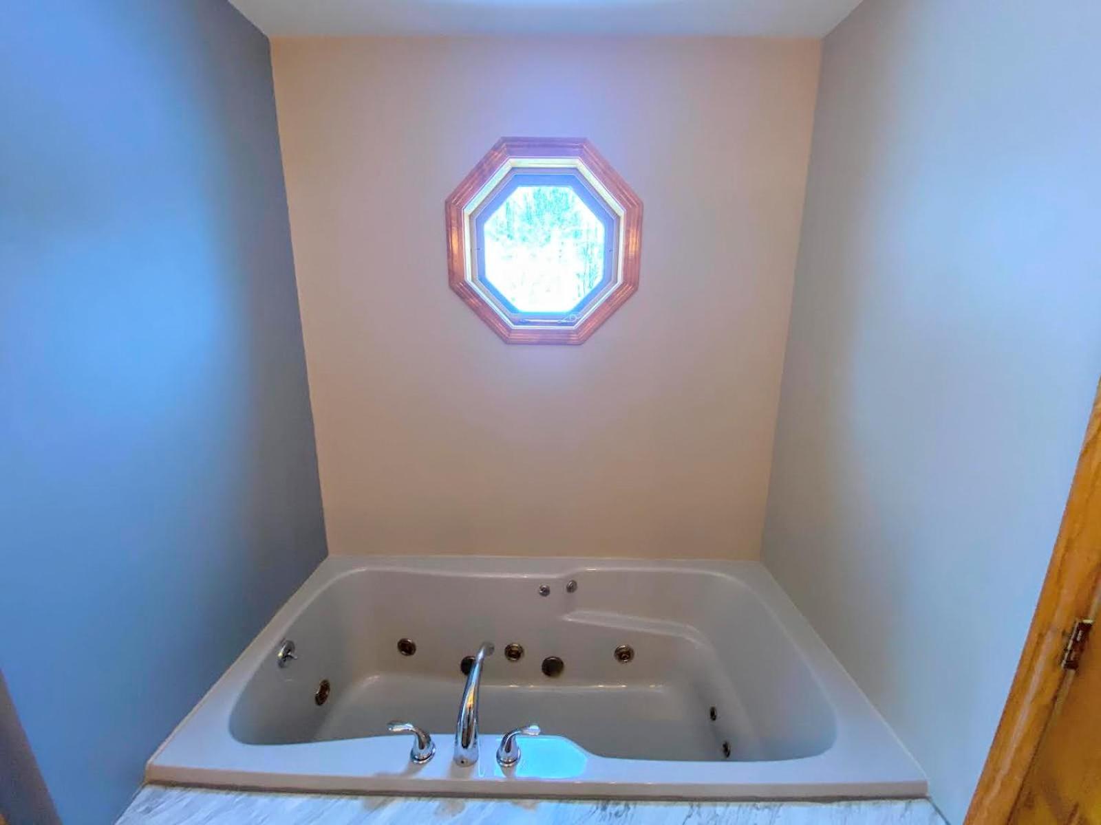 Five-Bedroom House - Photo 24