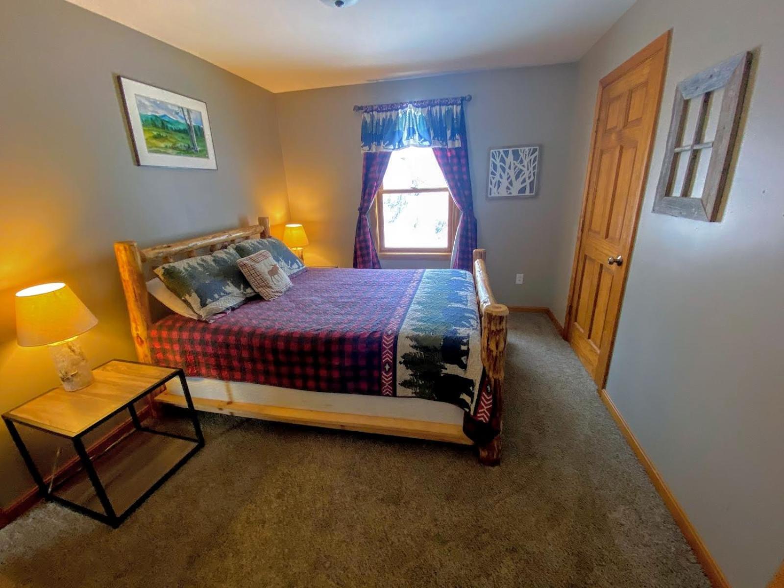 Five-Bedroom House - Photo 23
