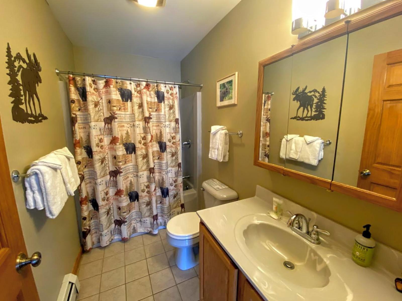 Five-Bedroom House - Photo 22
