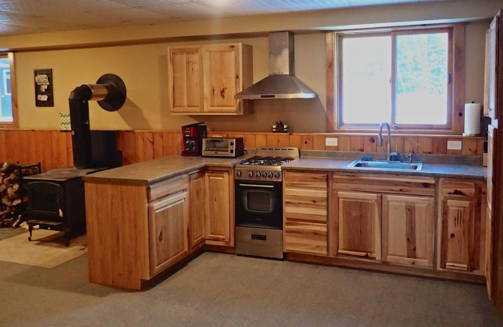 Five-Bedroom House - Photo 20