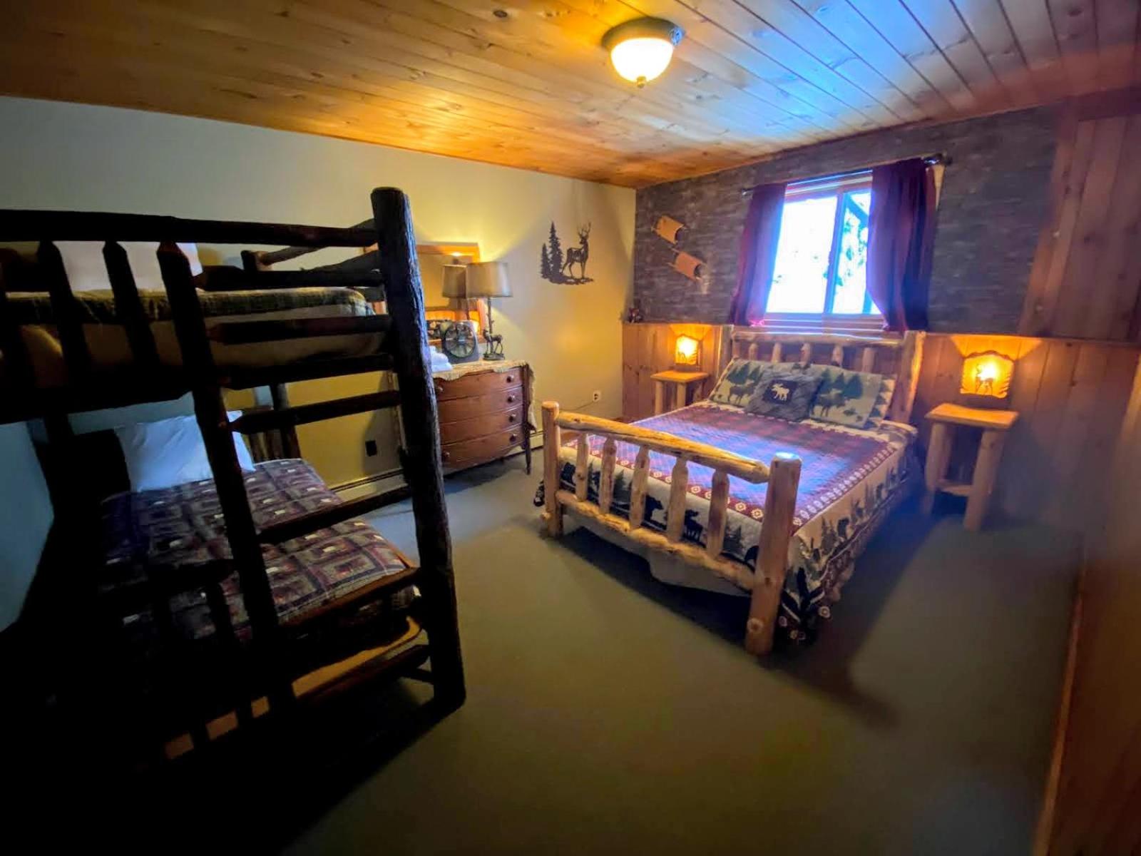Five-Bedroom House - Photo 19