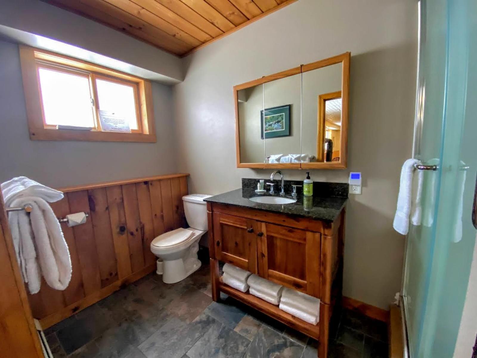 Five-Bedroom House - Photo 18