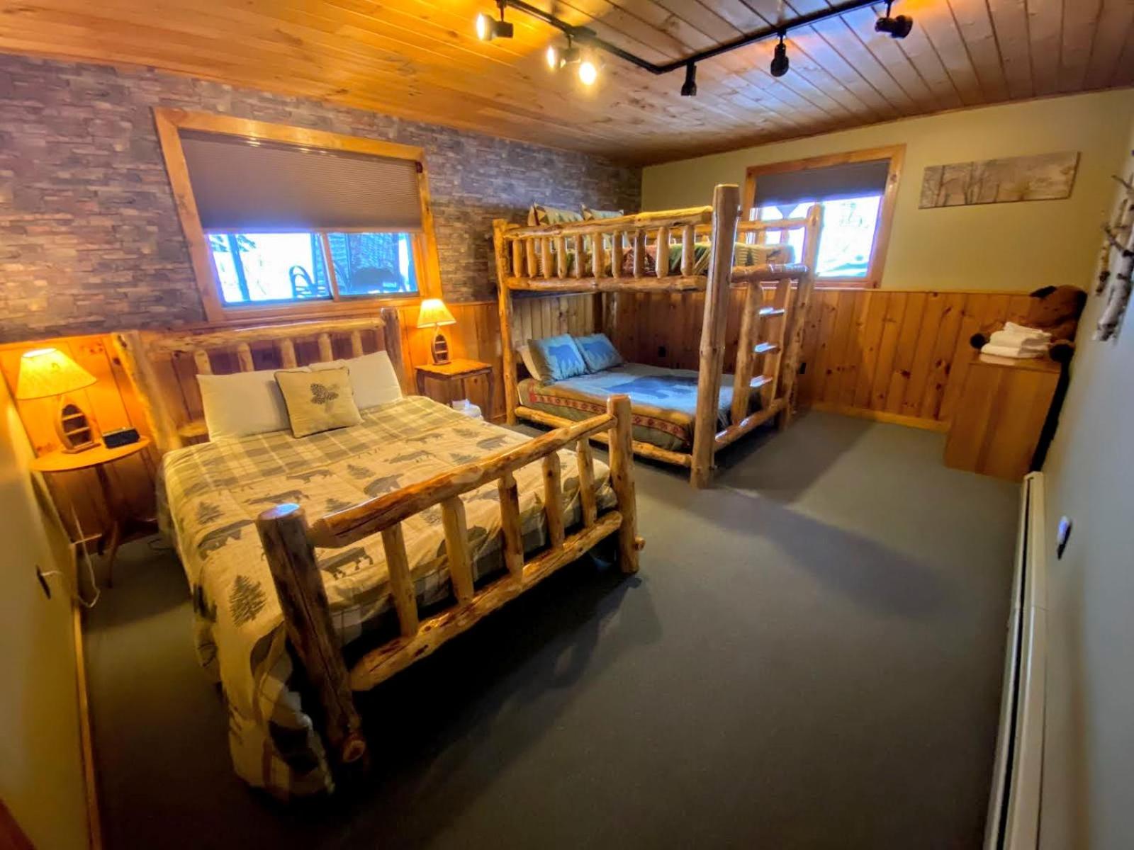 Five-Bedroom House - Photo 17