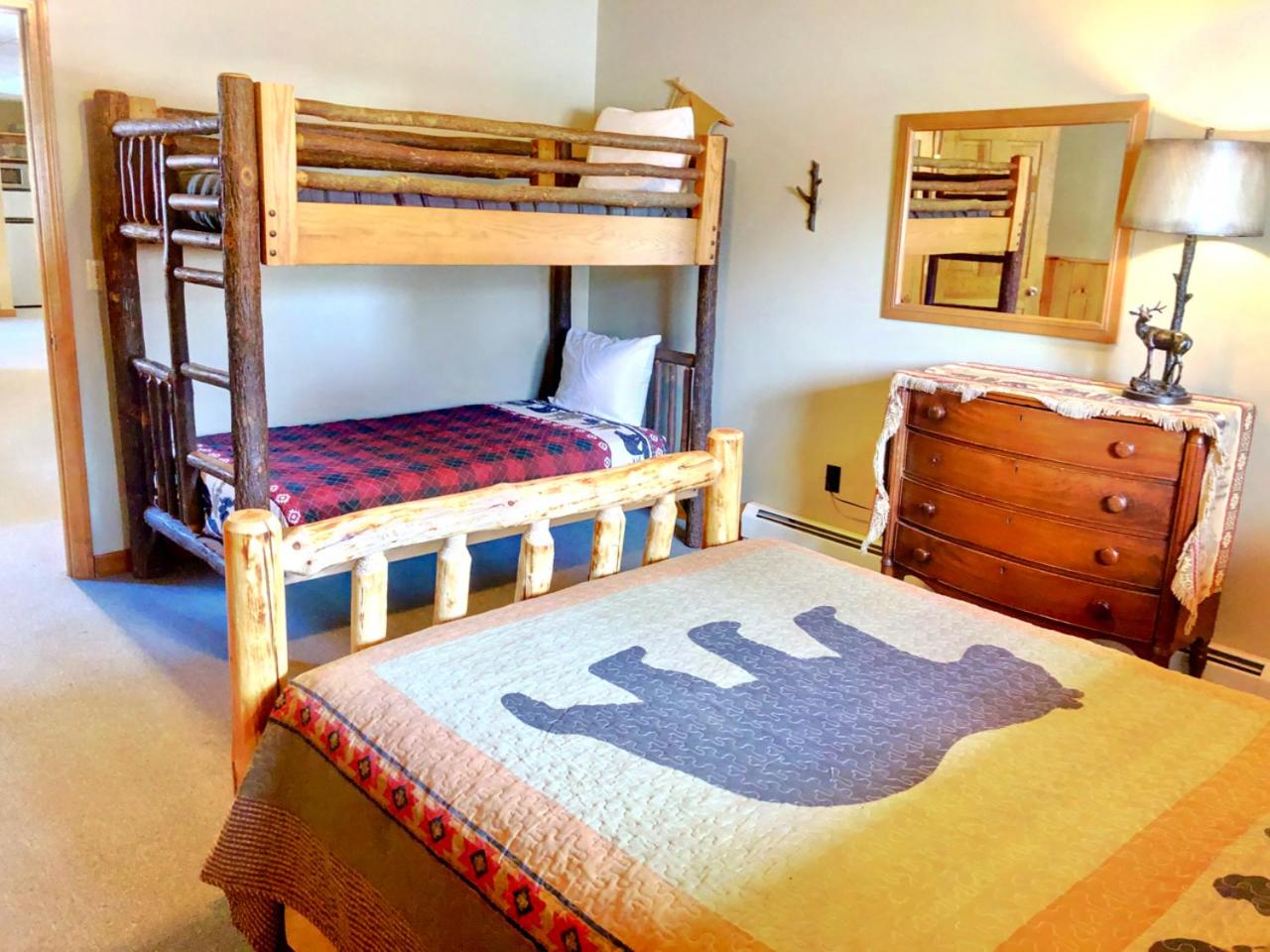 Five-Bedroom House - Photo 16