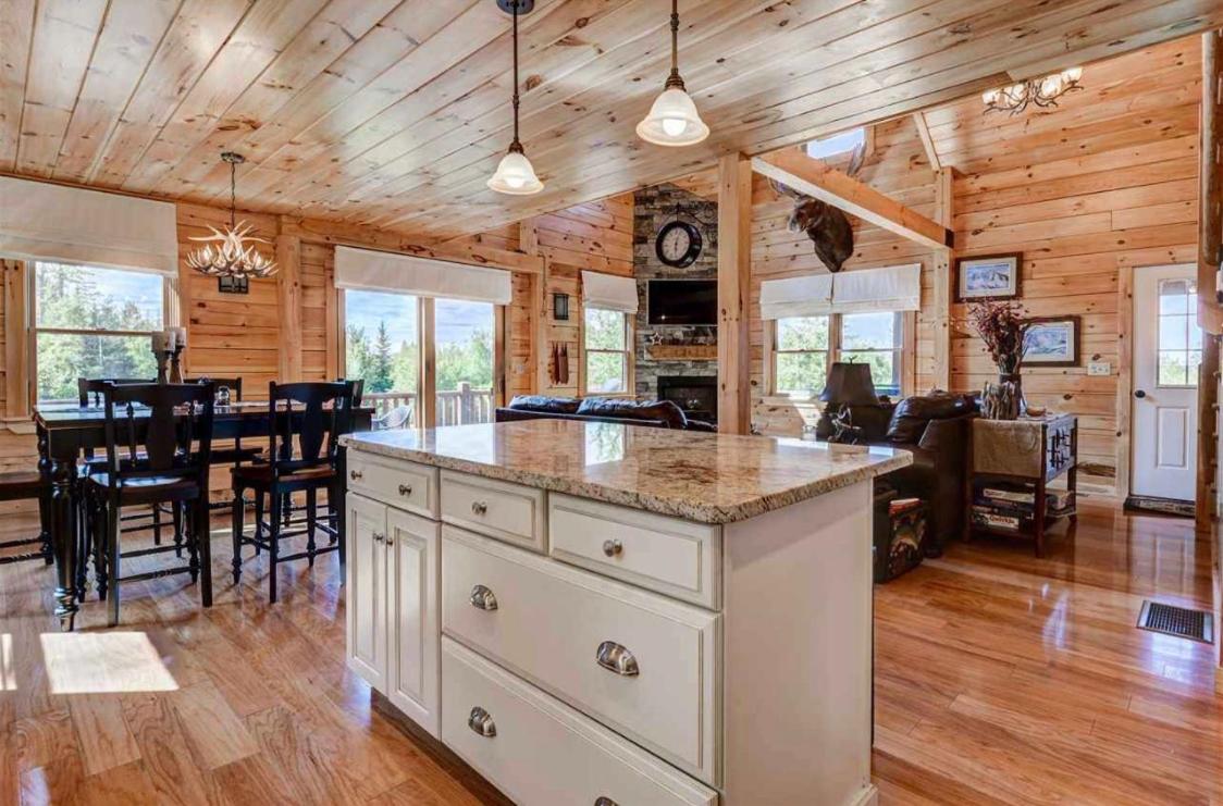 Four-Bedroom House - Photo 8