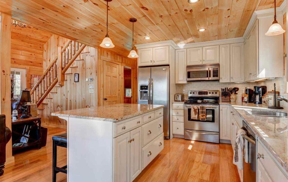 Four-Bedroom House - Photo 19