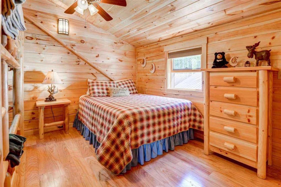 Four-Bedroom House - Photo 5