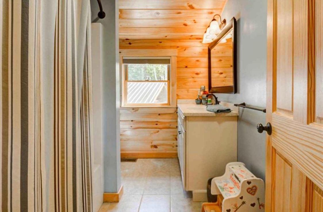 Four-Bedroom House - Photo 7