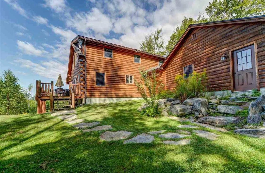 Four-Bedroom House - Photo 22