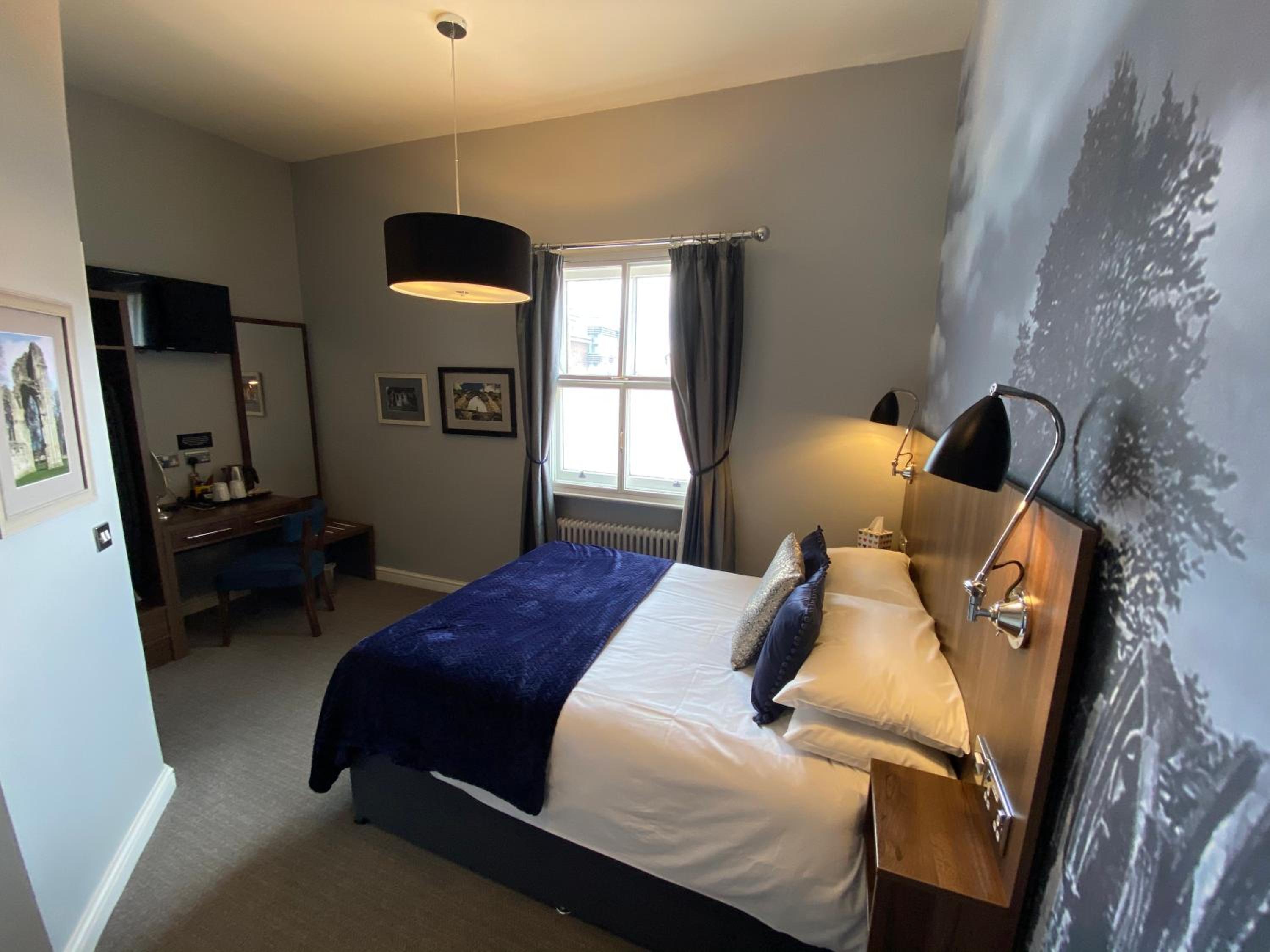 Standard Double with Ensuite - Photo 12