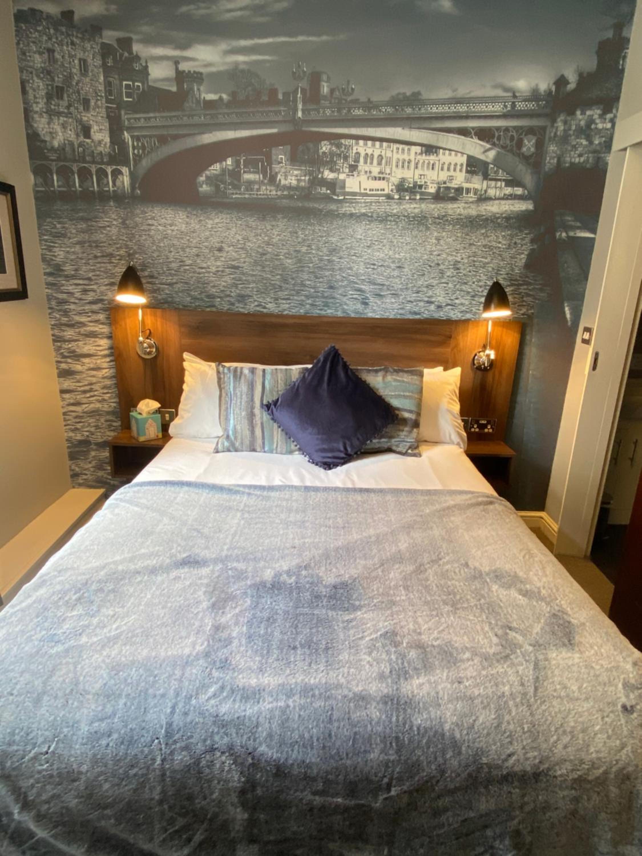 Standard Double with Ensuite - Photo 4