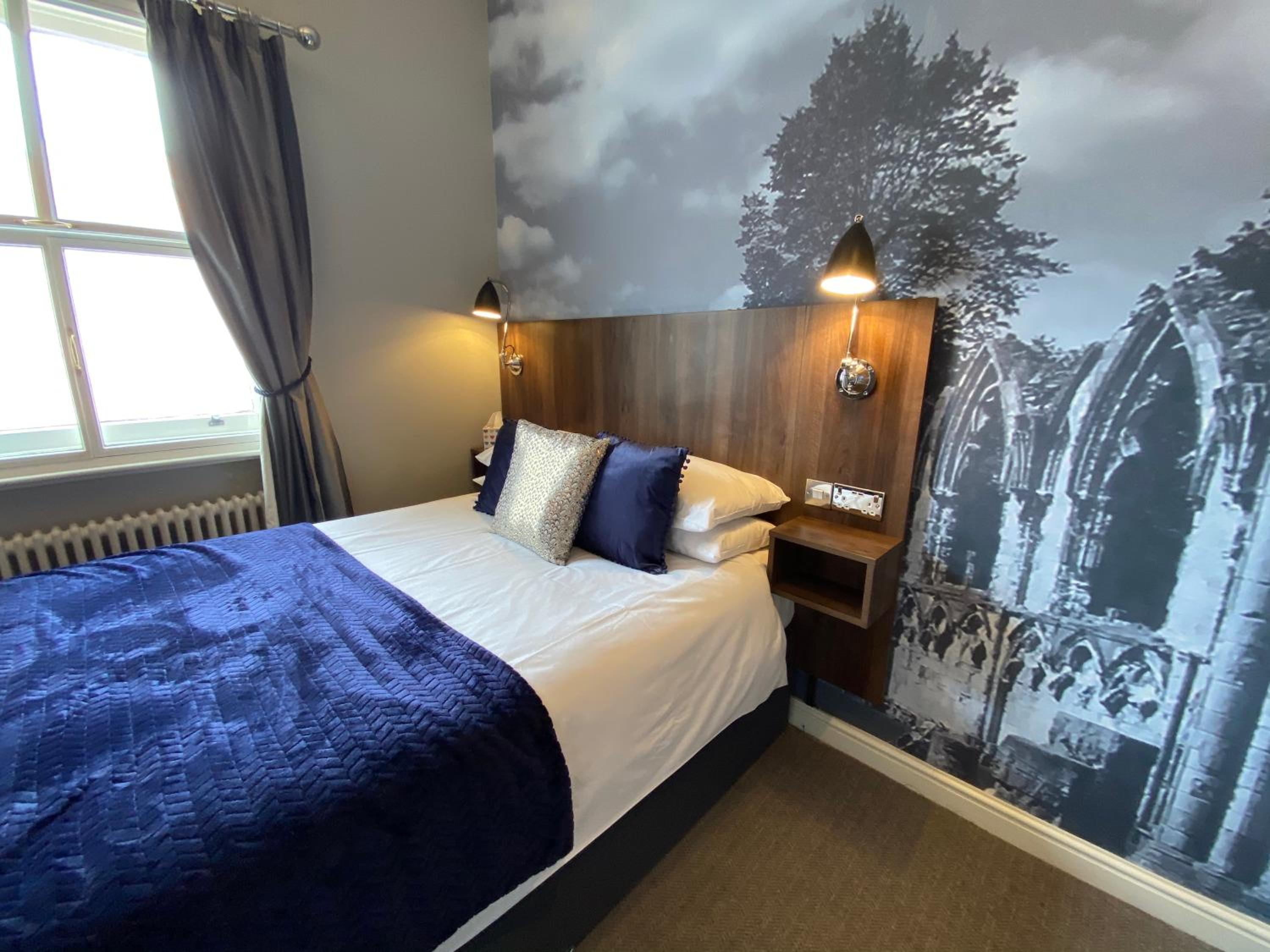Standard Double with Ensuite - Photo 9