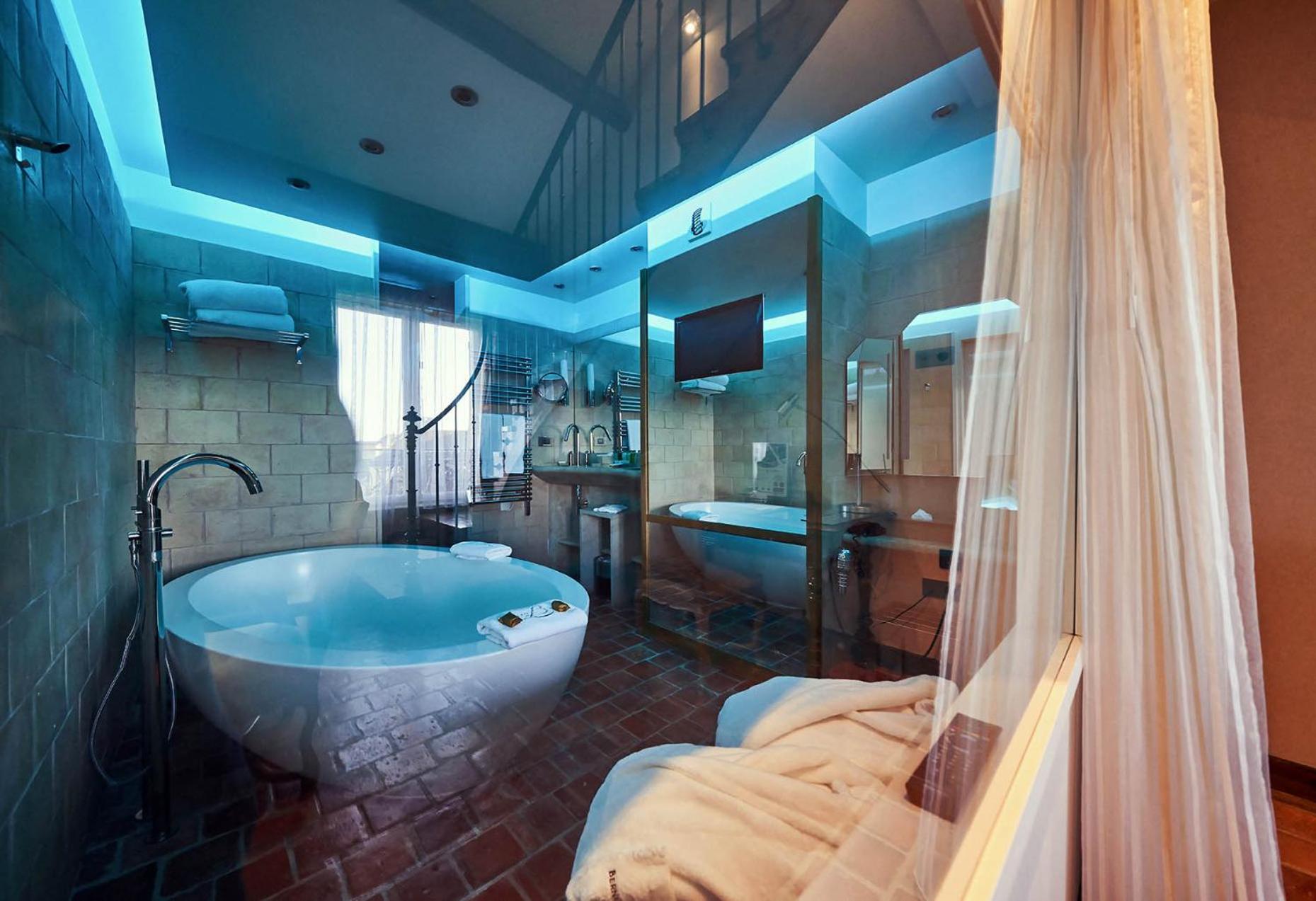 Suite - Photo 6