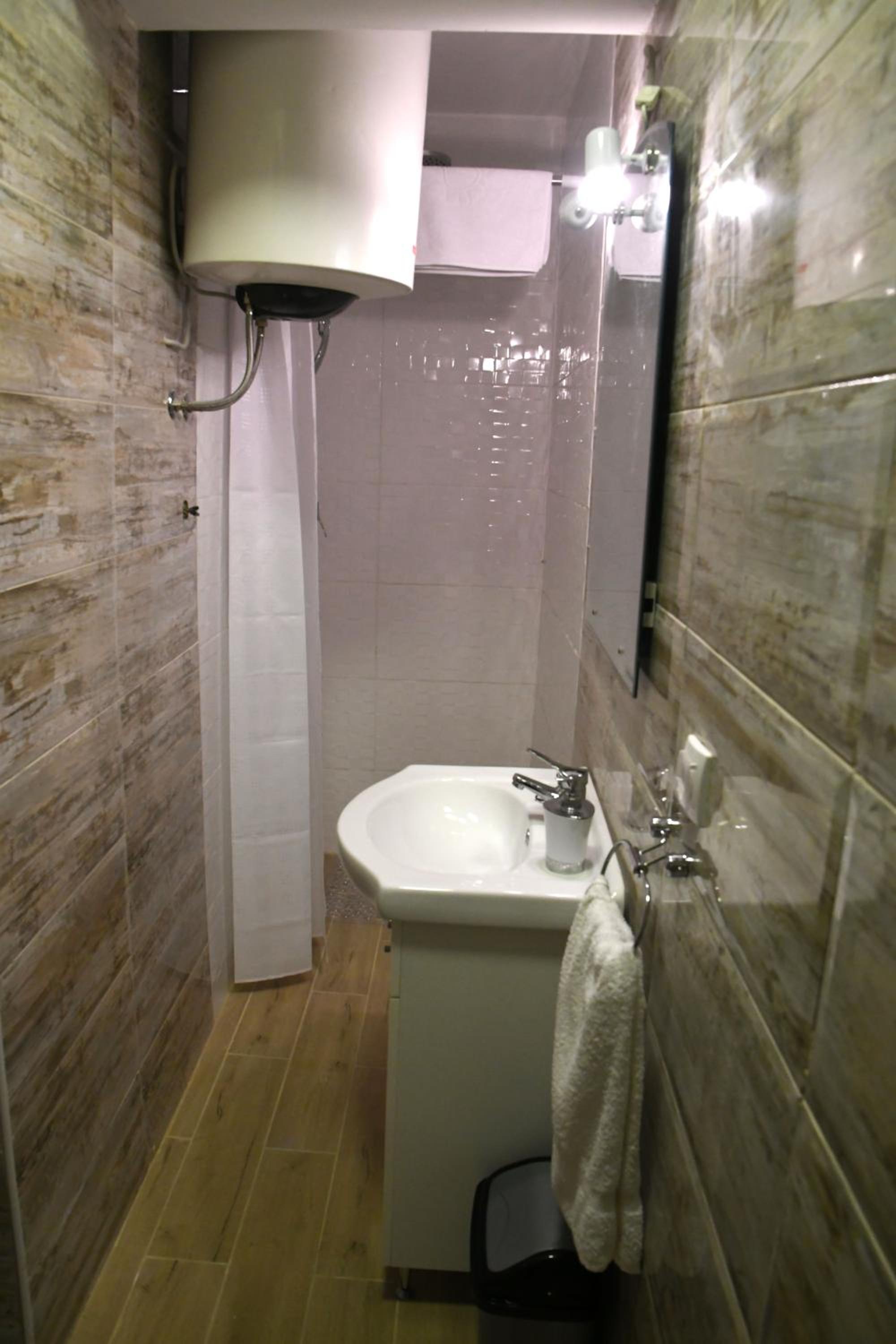 One-Bedroom Apartment - Photo 38