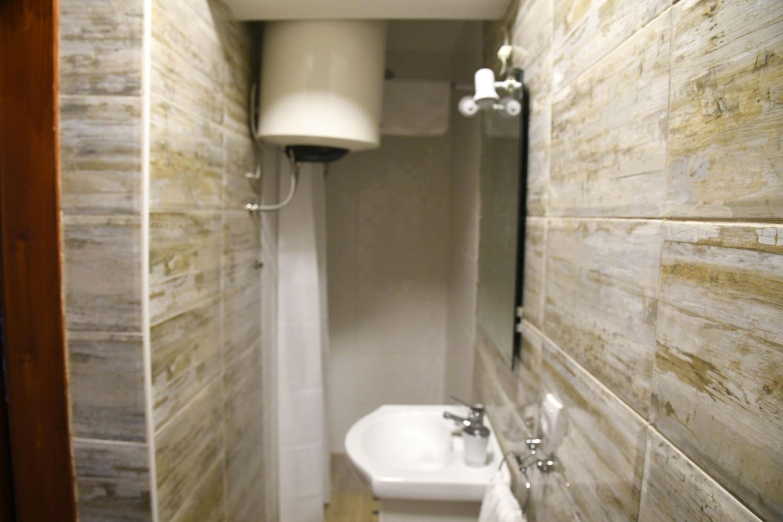One-Bedroom Apartment - Photo 29