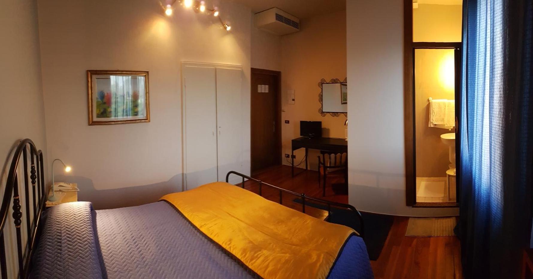 Double Room with Private Bathroom photo 3