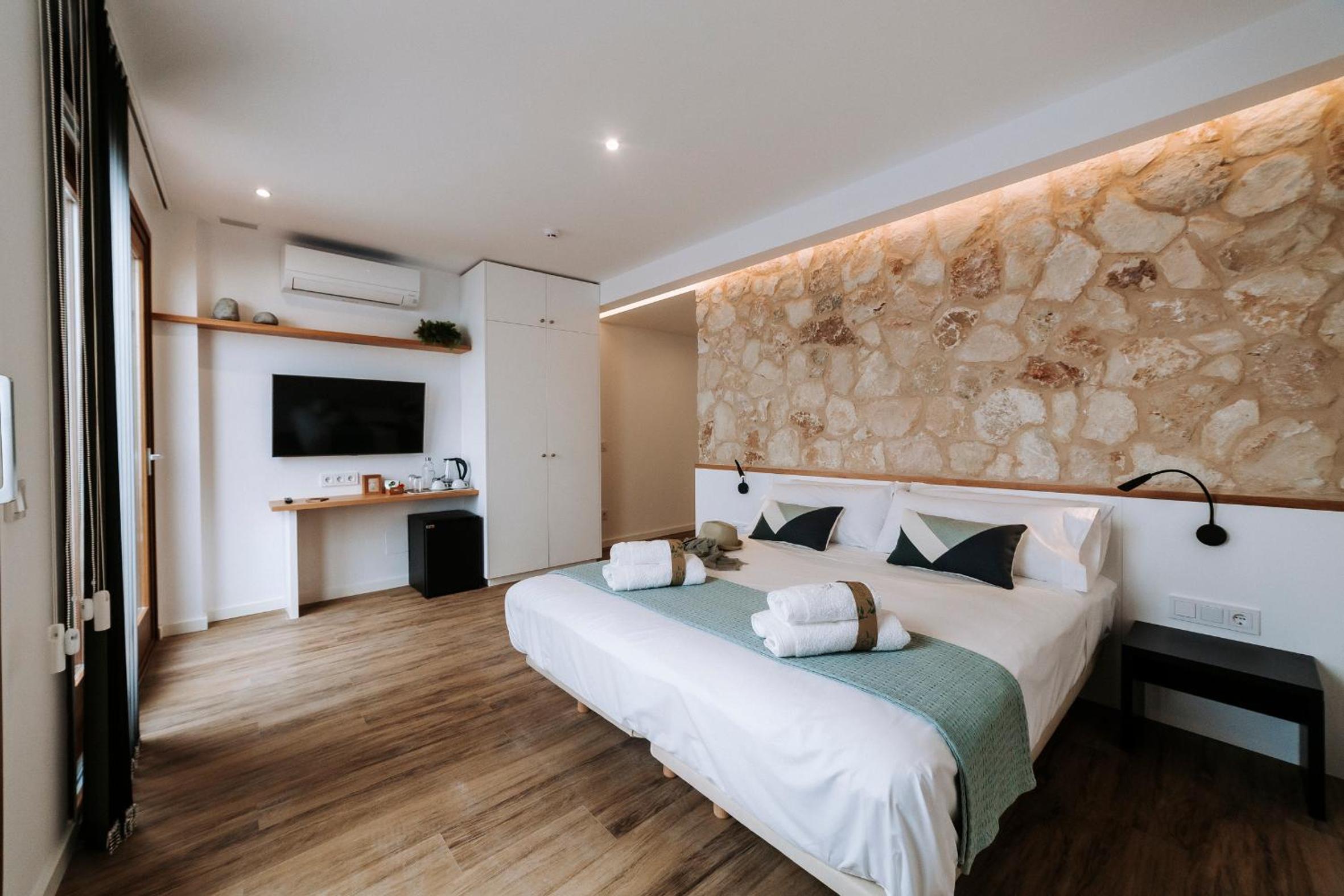 Double Room with Patio photo 2