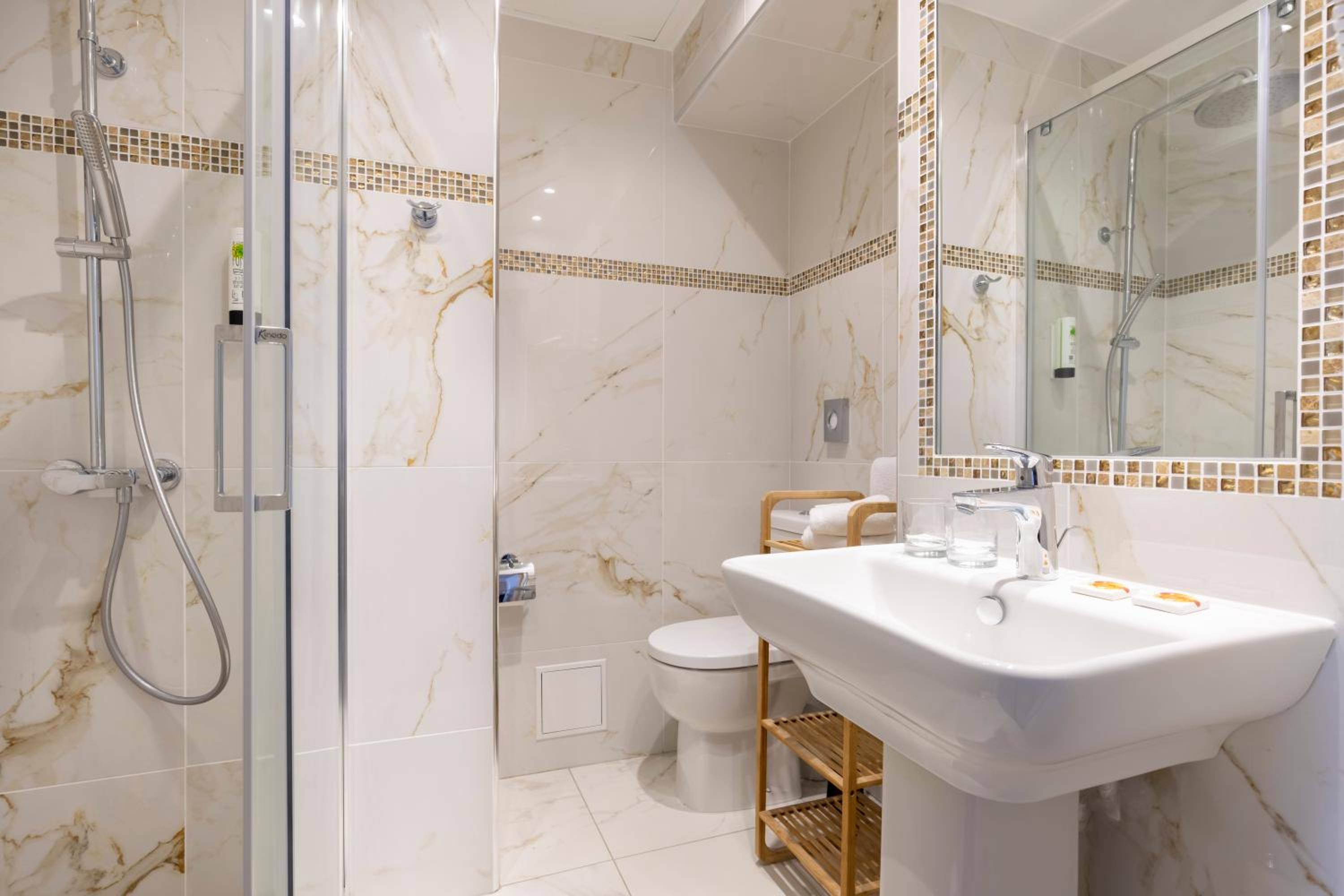 Standard Double Room - Photo 3