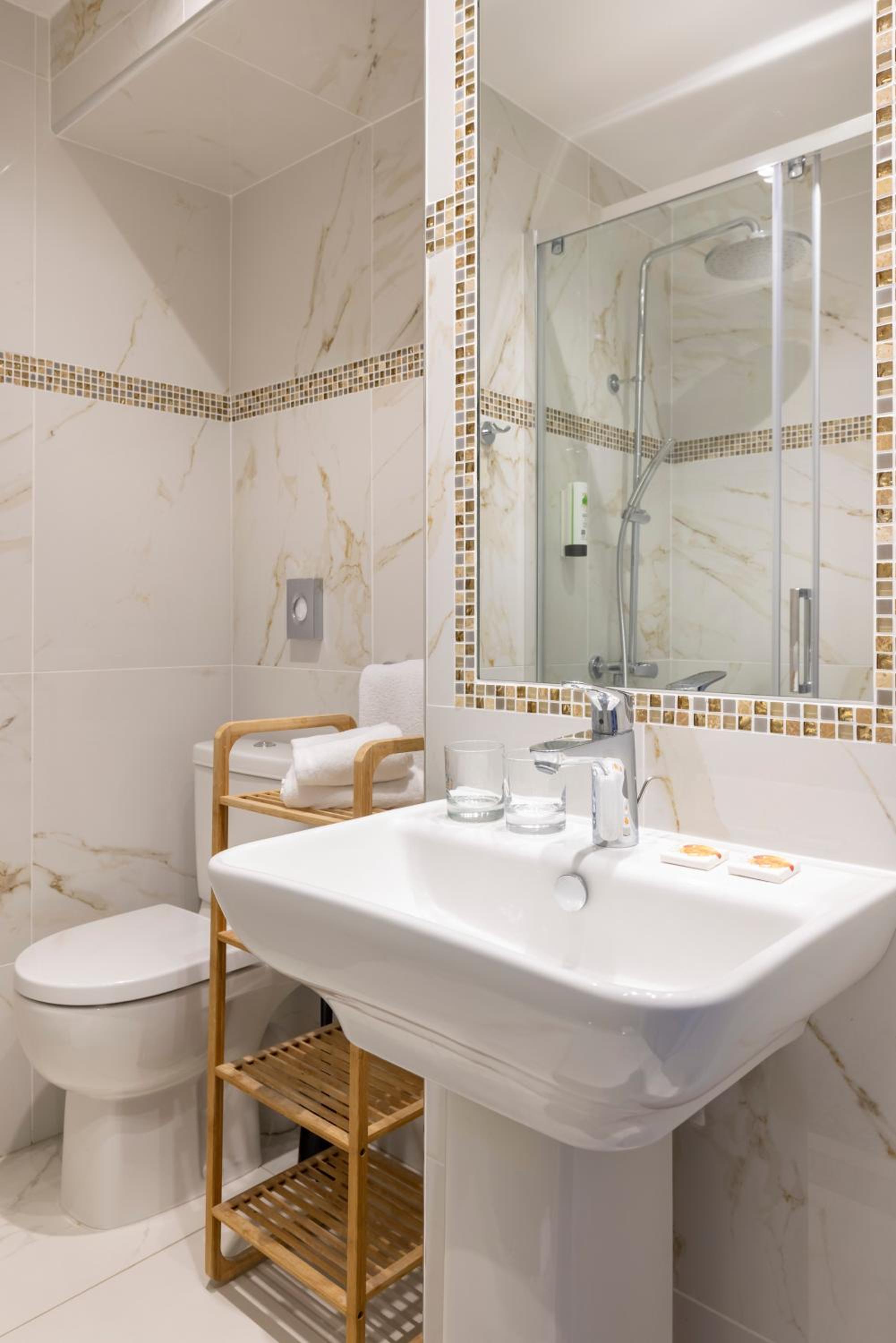 Standard Double Room - Photo 2