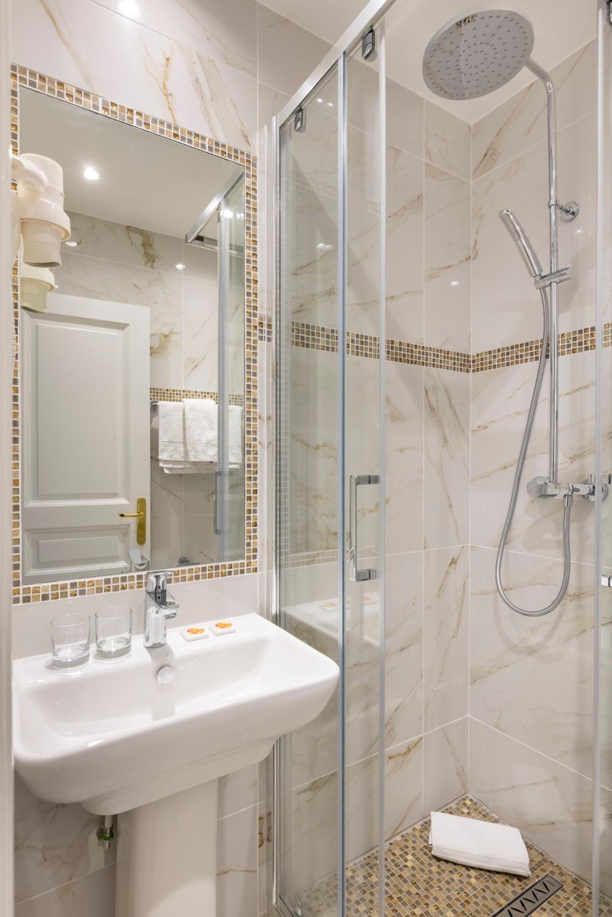 Superior Double Or Twin Room - Photo 4