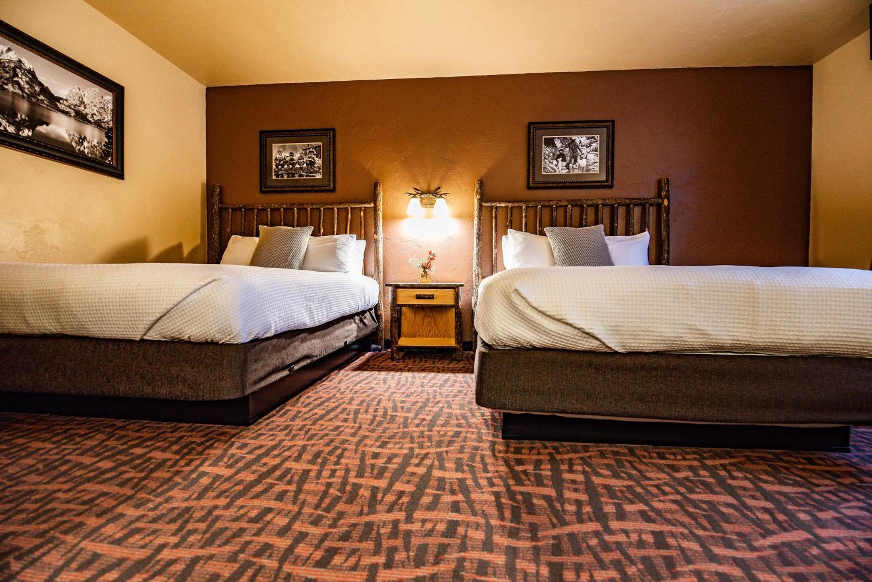 Standard Room with Two Queen Beds photo 3