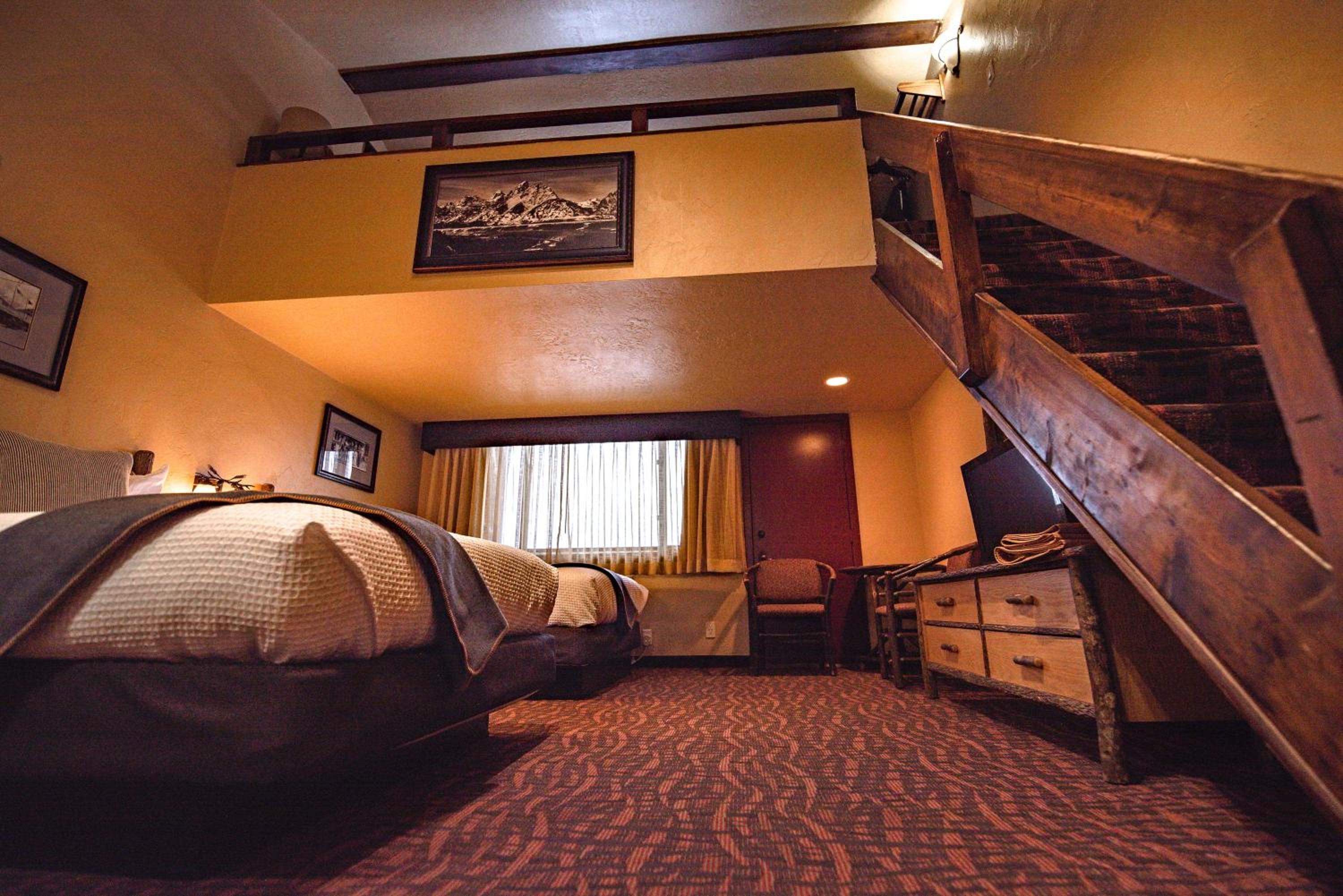 Family Loft with Three Queen Beds photo 1