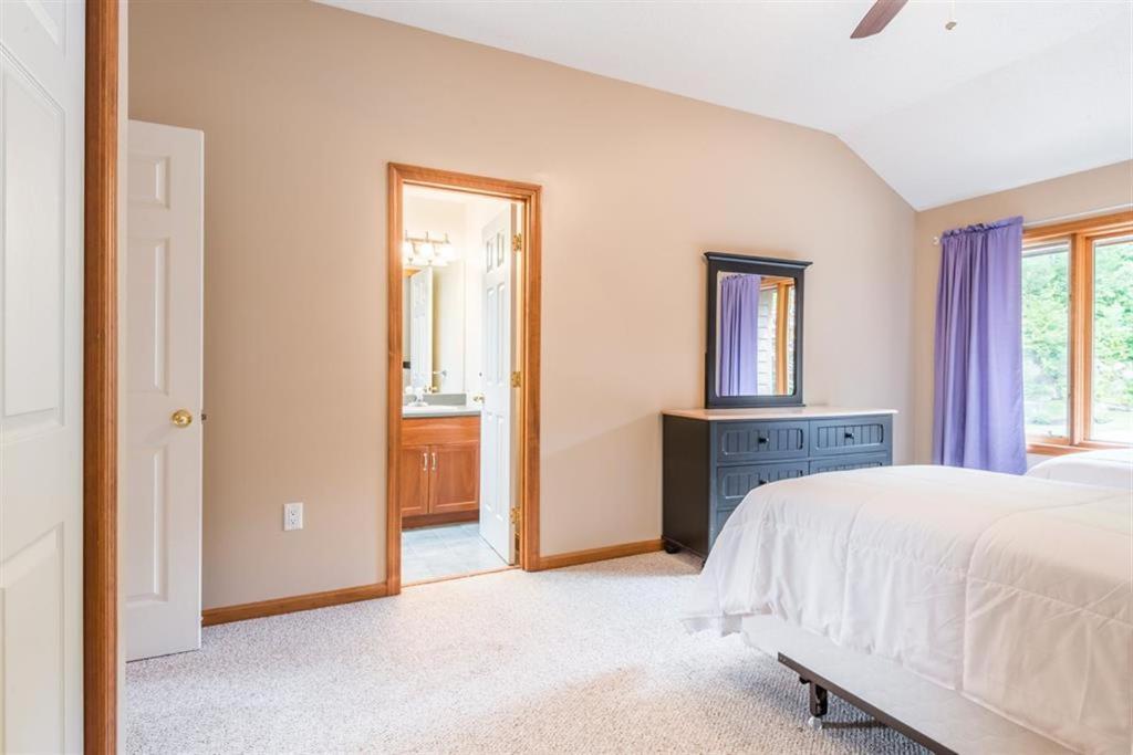 Four-Bedroom Villa - Photo 15